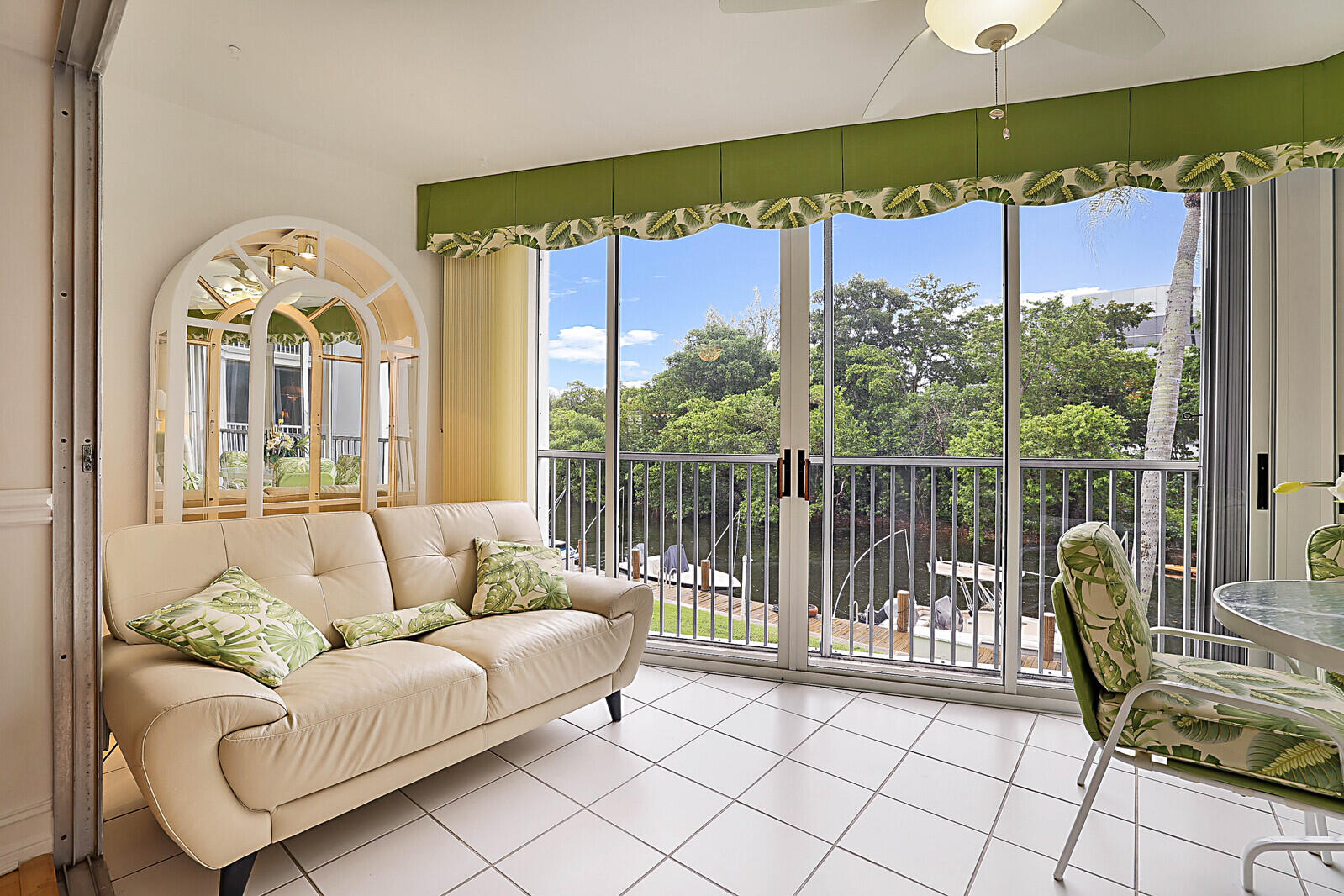 HARBOUR EAST HOUSE CONDO - Residential