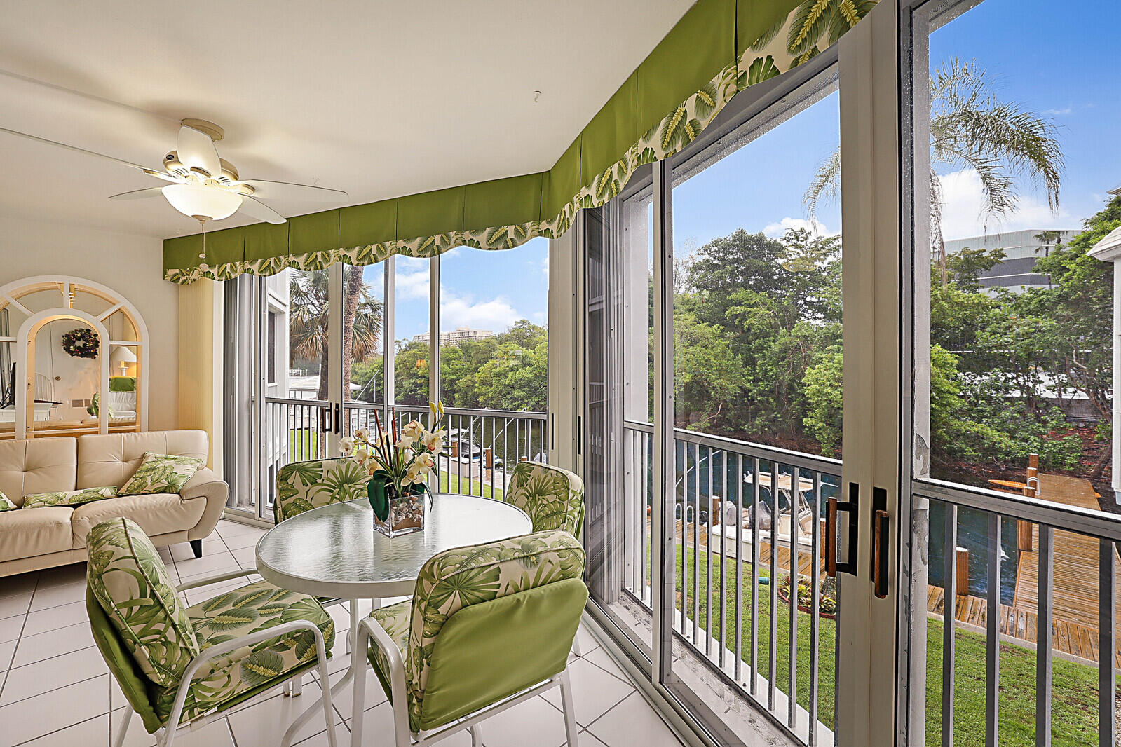 HARBOUR EAST HOUSE CONDO - Residential