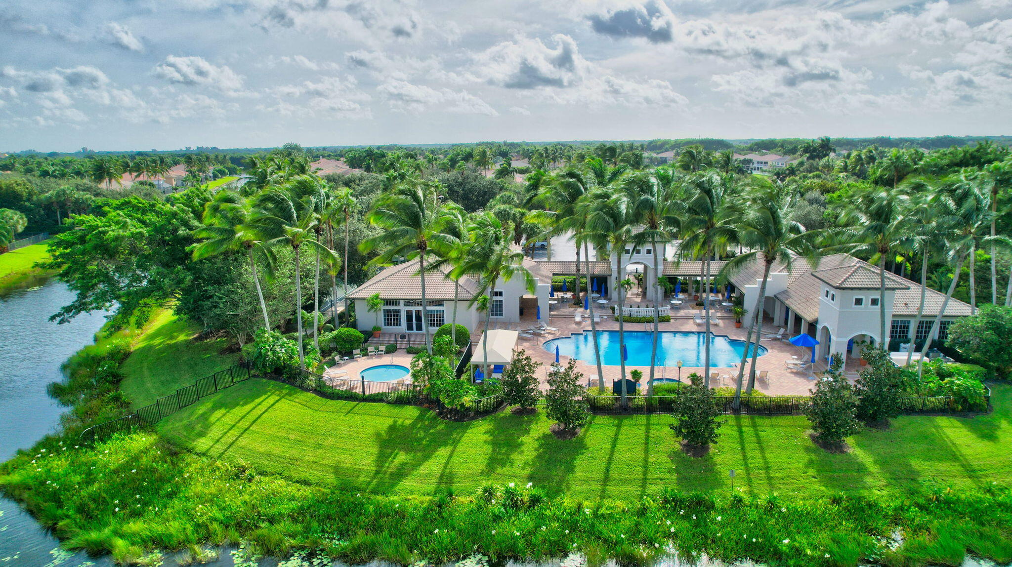 SATURNIA ISLES - Residential Lease