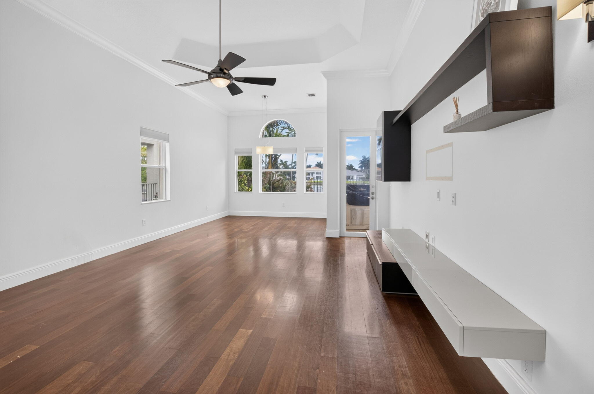 SATURNIA ISLES - Residential Lease