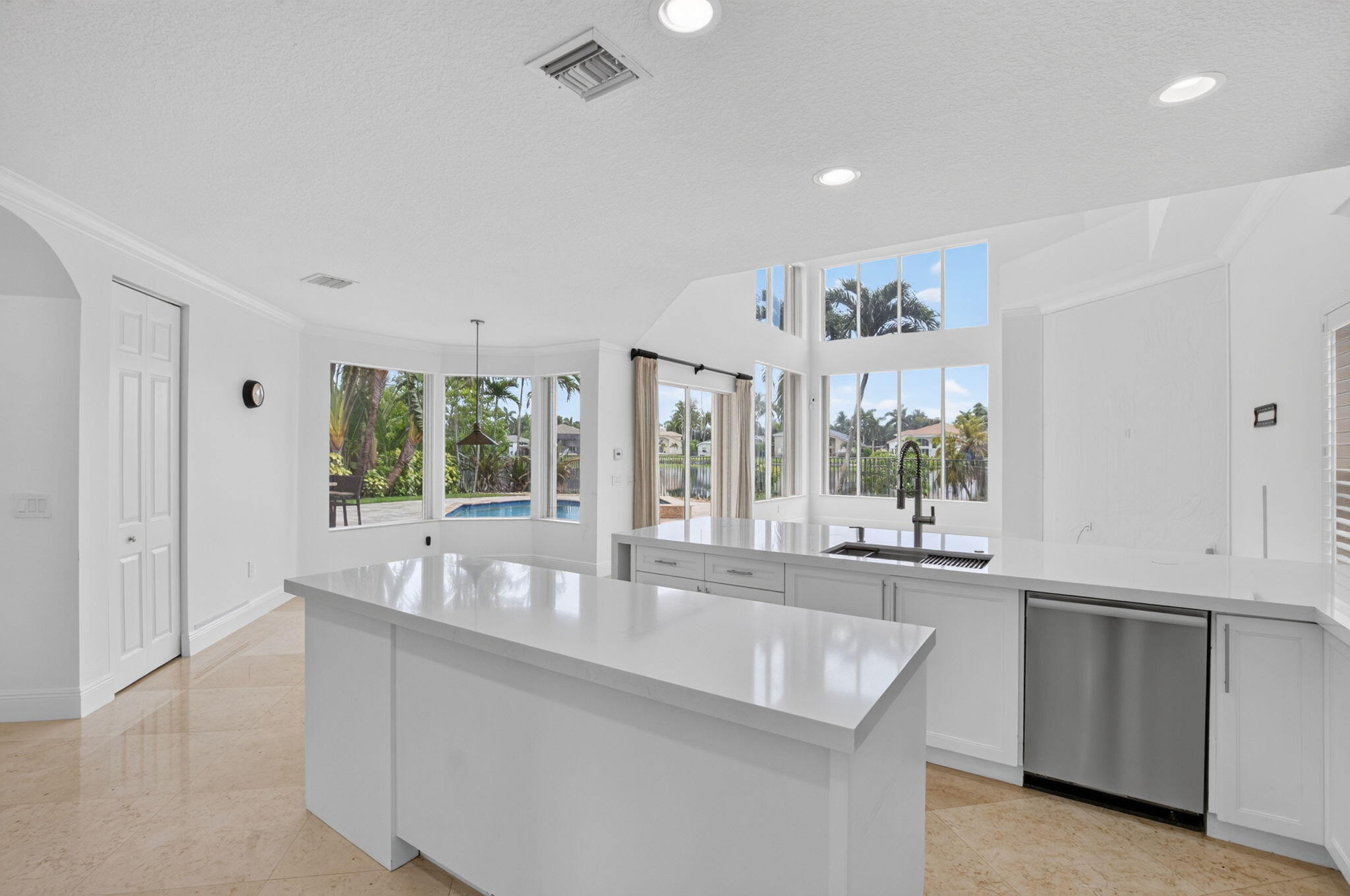 SATURNIA ISLES - Residential Lease