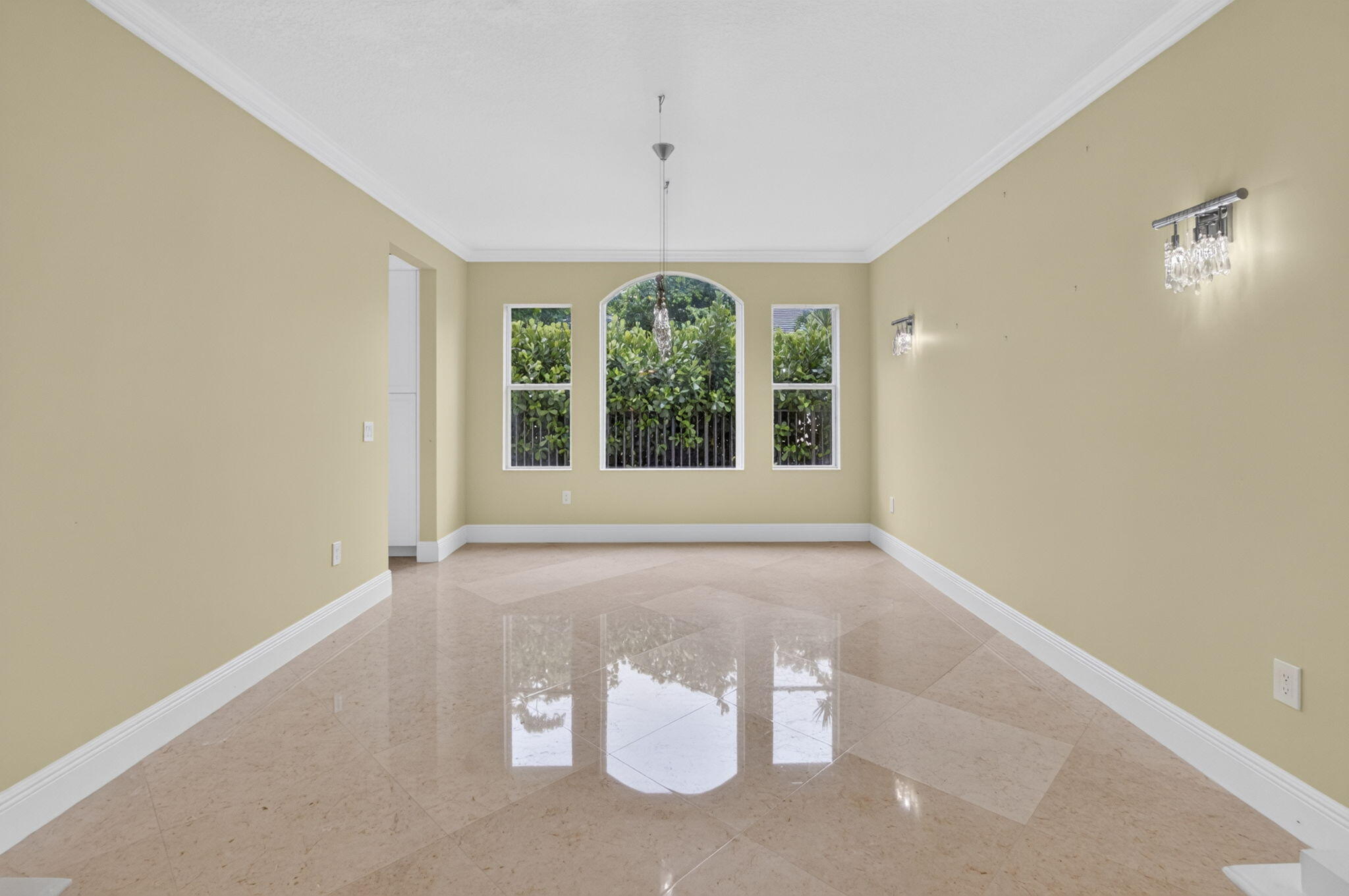 SATURNIA ISLES - Residential Lease