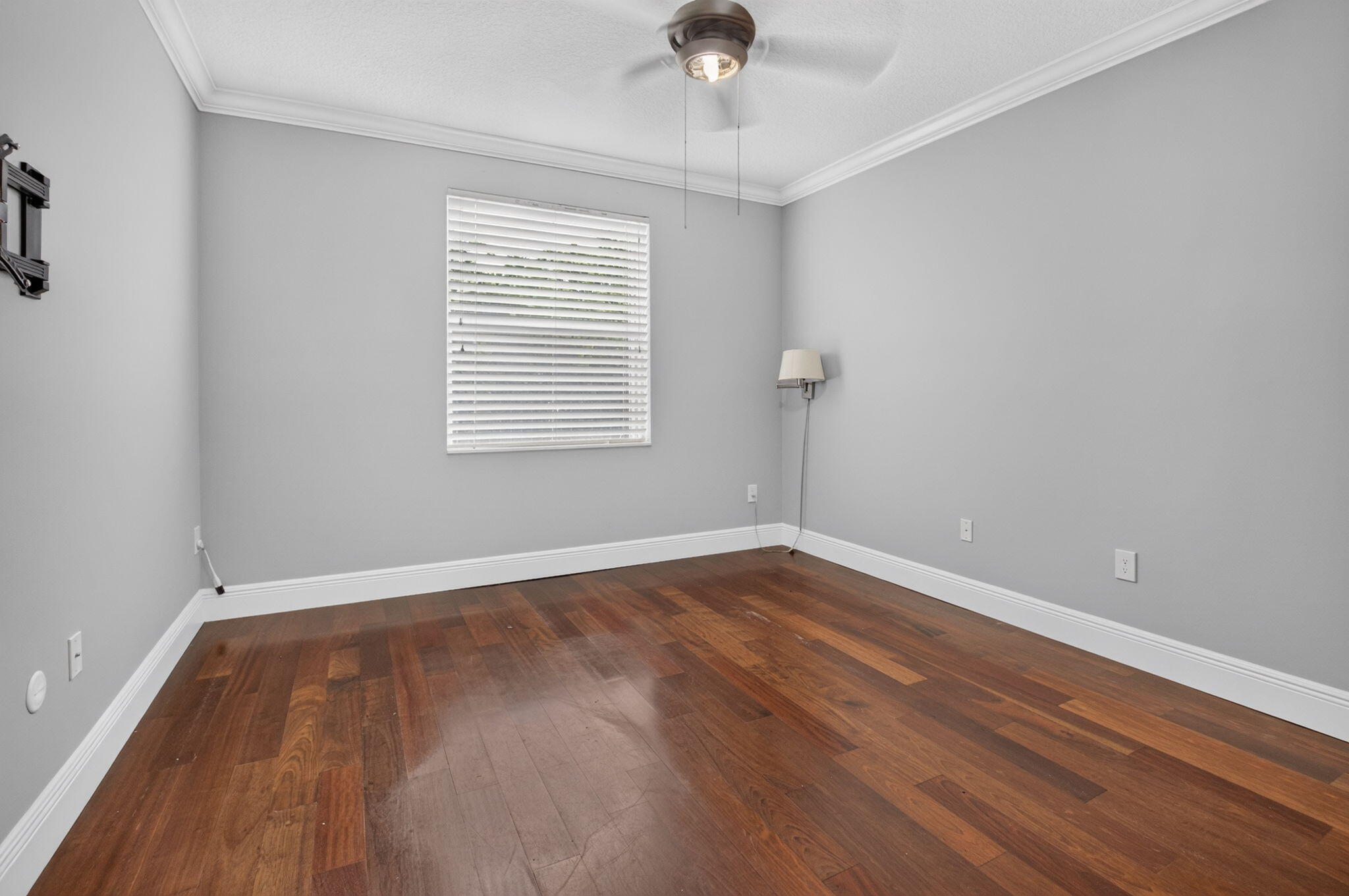 SATURNIA ISLES - Residential Lease