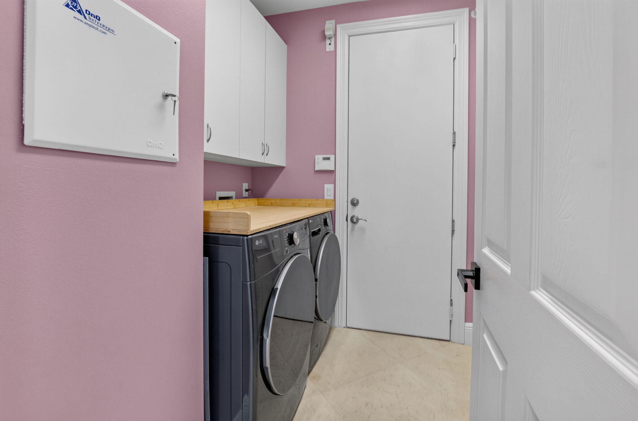 SATURNIA ISLES - Residential Lease