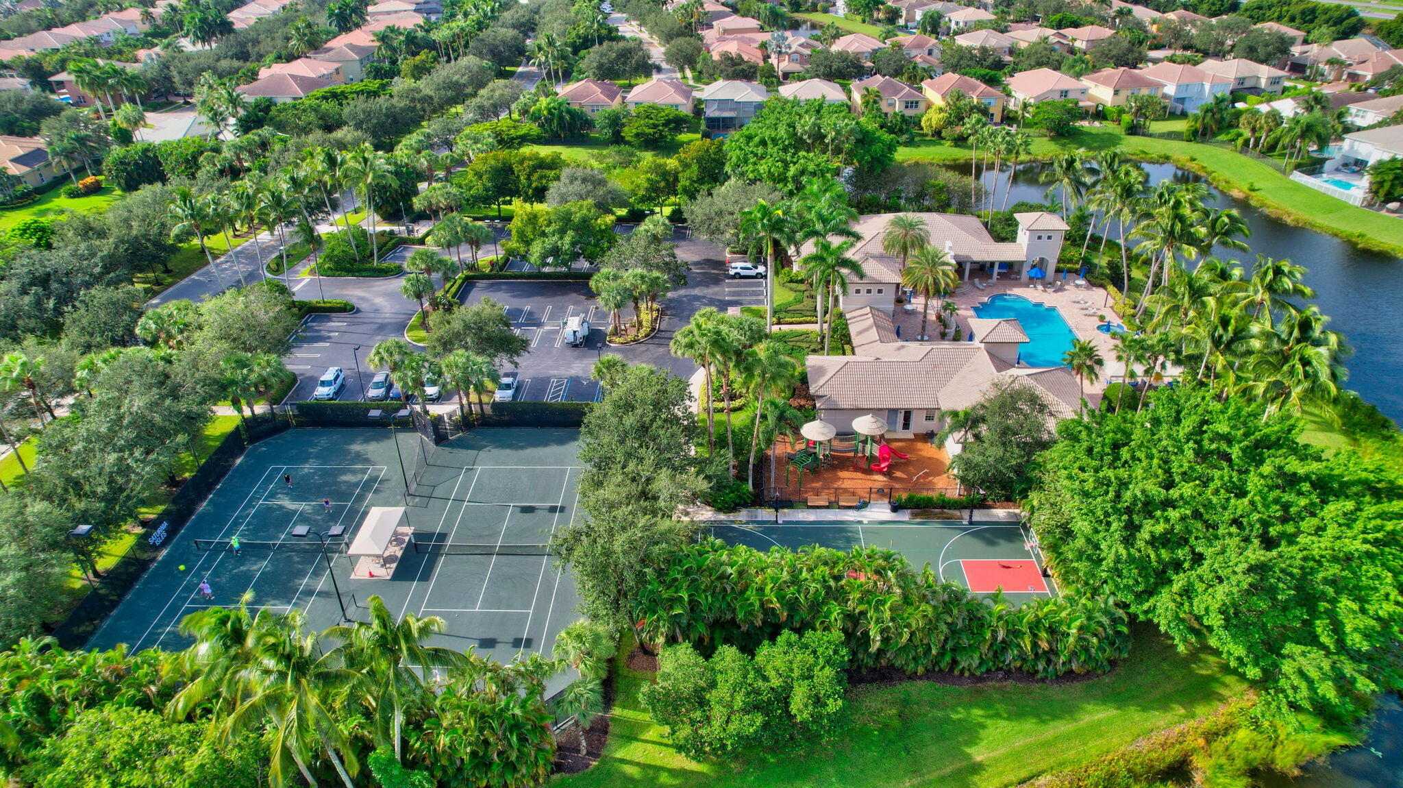 SATURNIA ISLES - Residential Lease