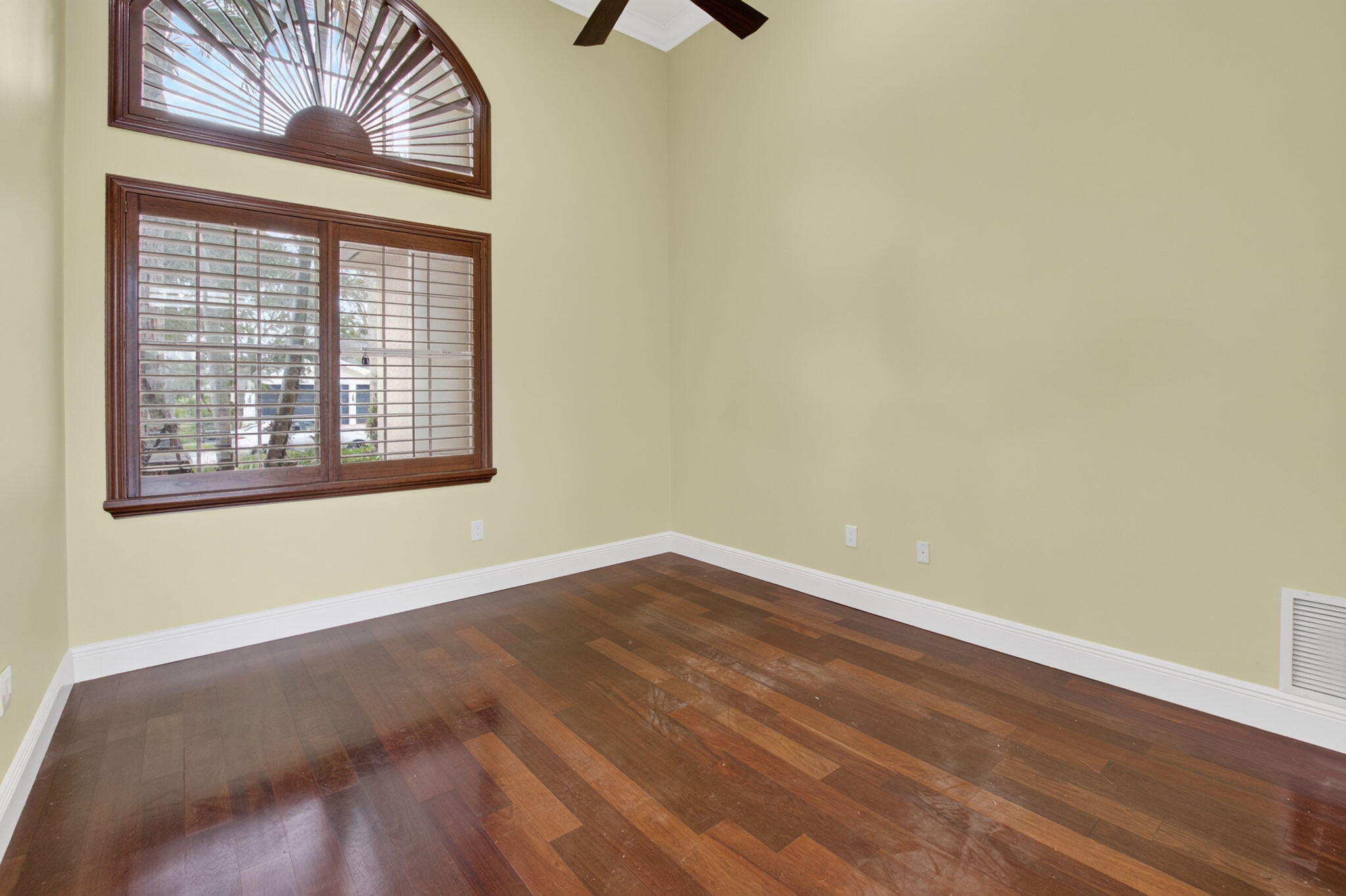 SATURNIA ISLES - Residential Lease