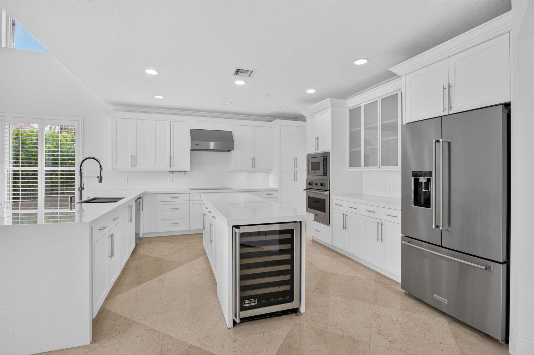 SATURNIA ISLES - Residential Lease