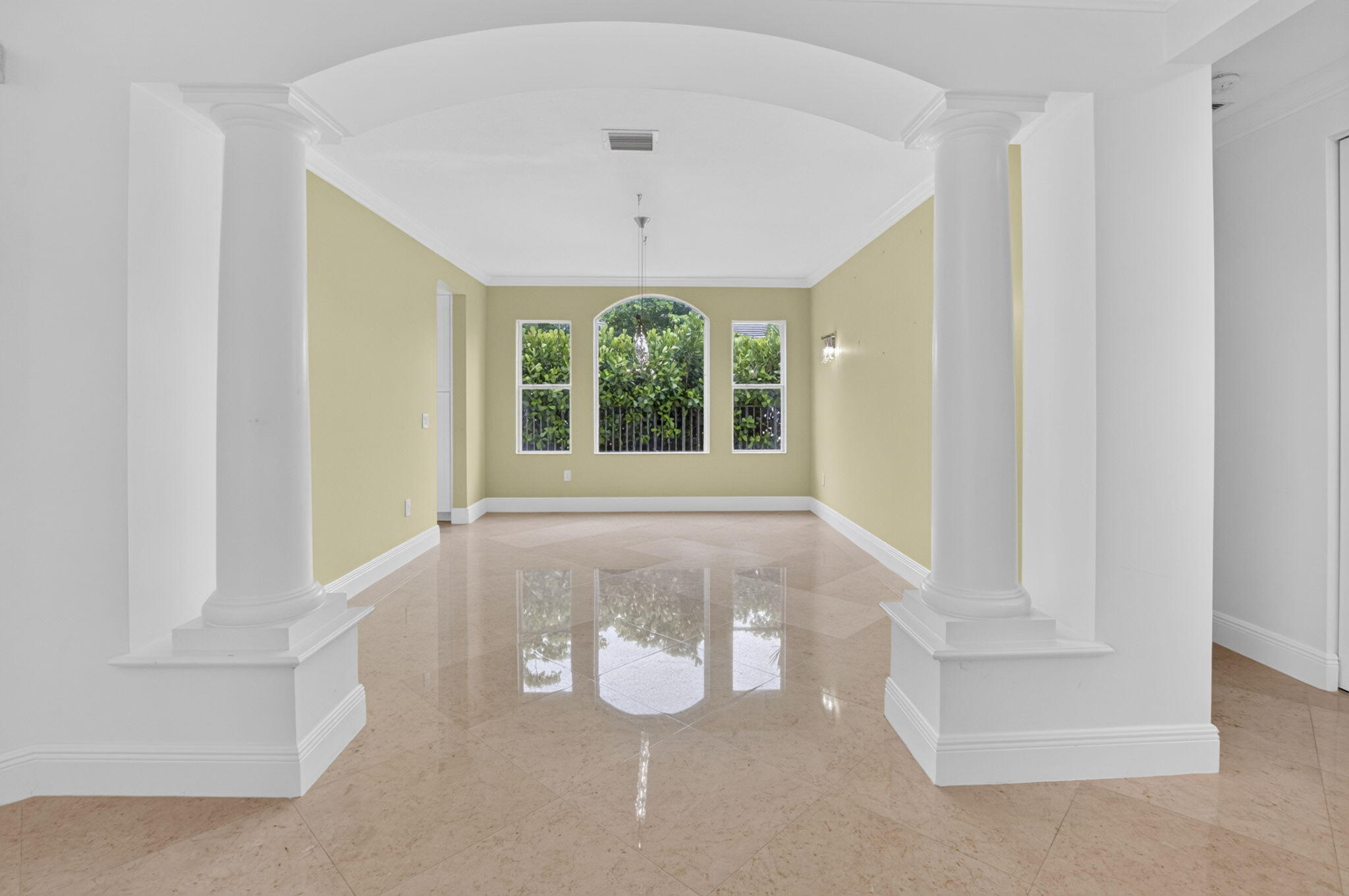 SATURNIA ISLES - Residential Lease