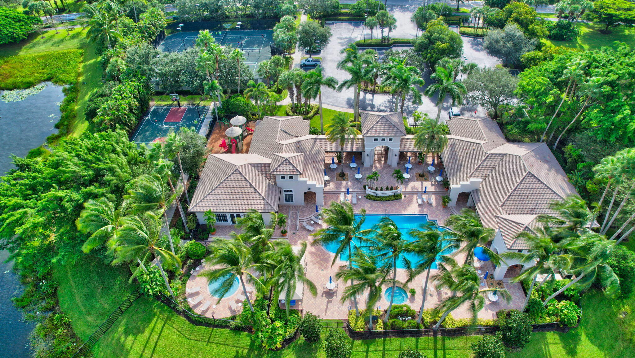 SATURNIA ISLES - Residential Lease