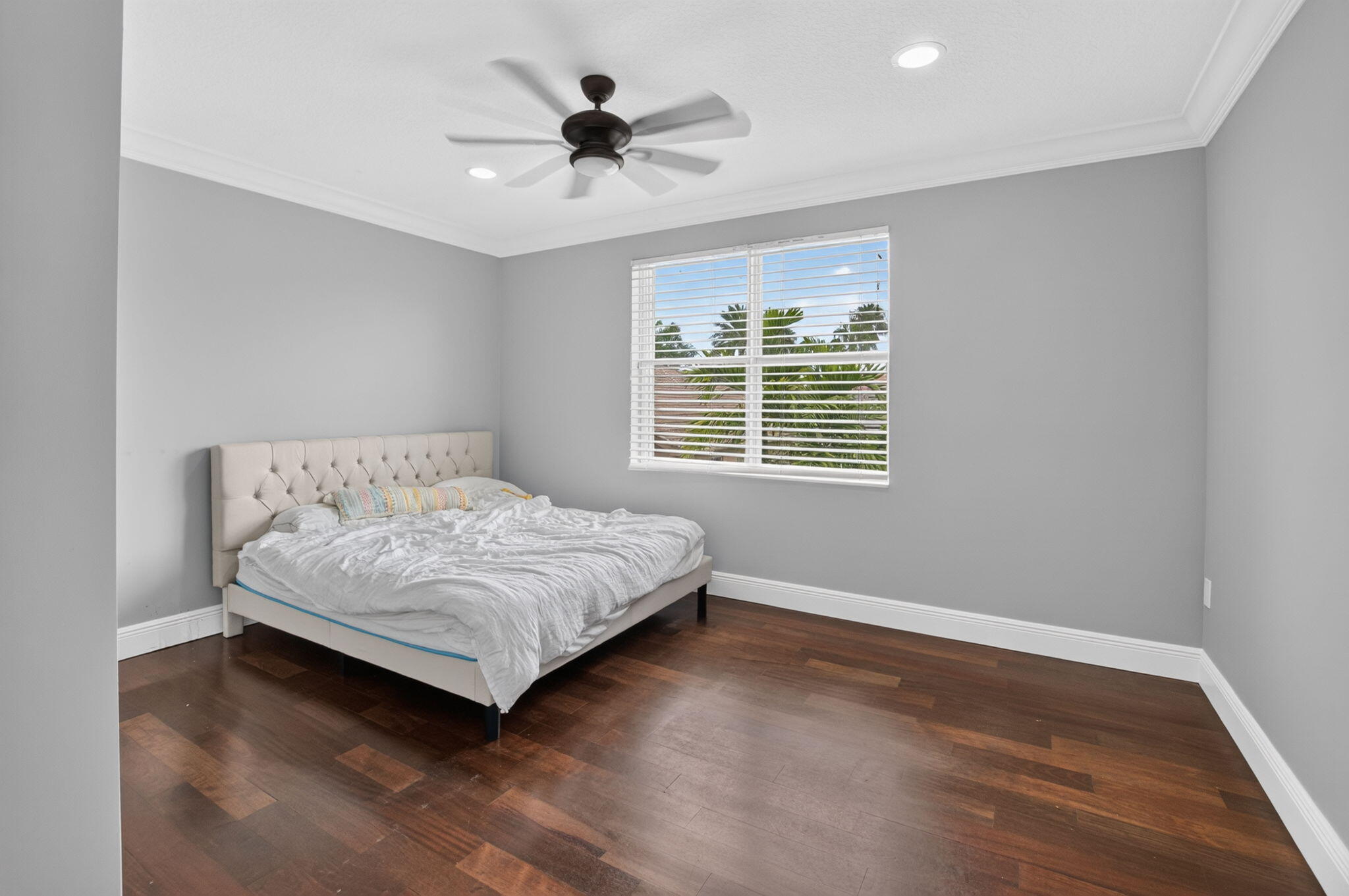 SATURNIA ISLES - Residential Lease