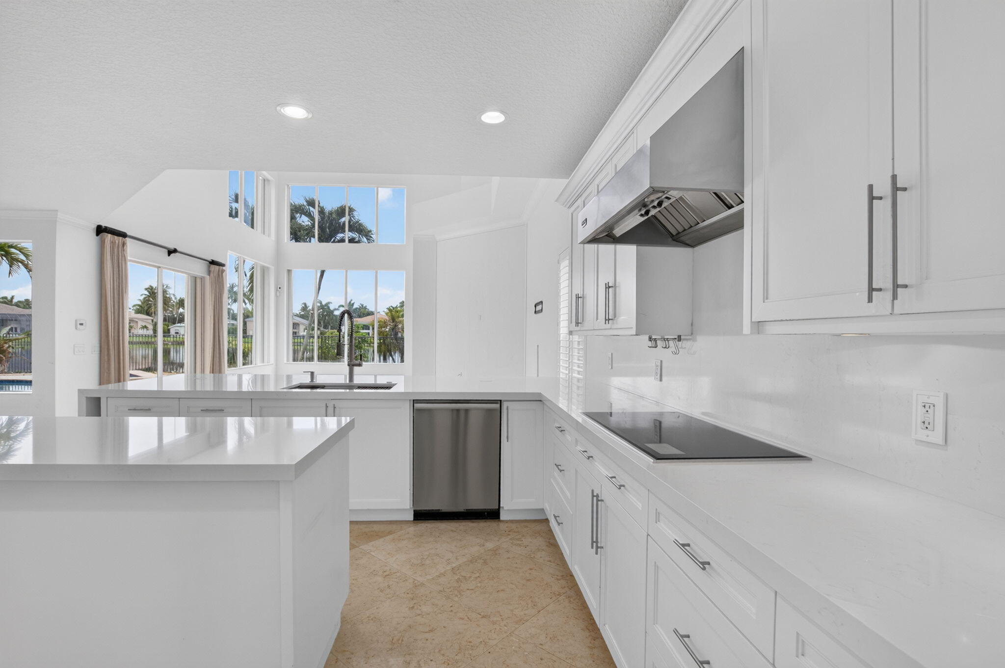 SATURNIA ISLES - Residential Lease