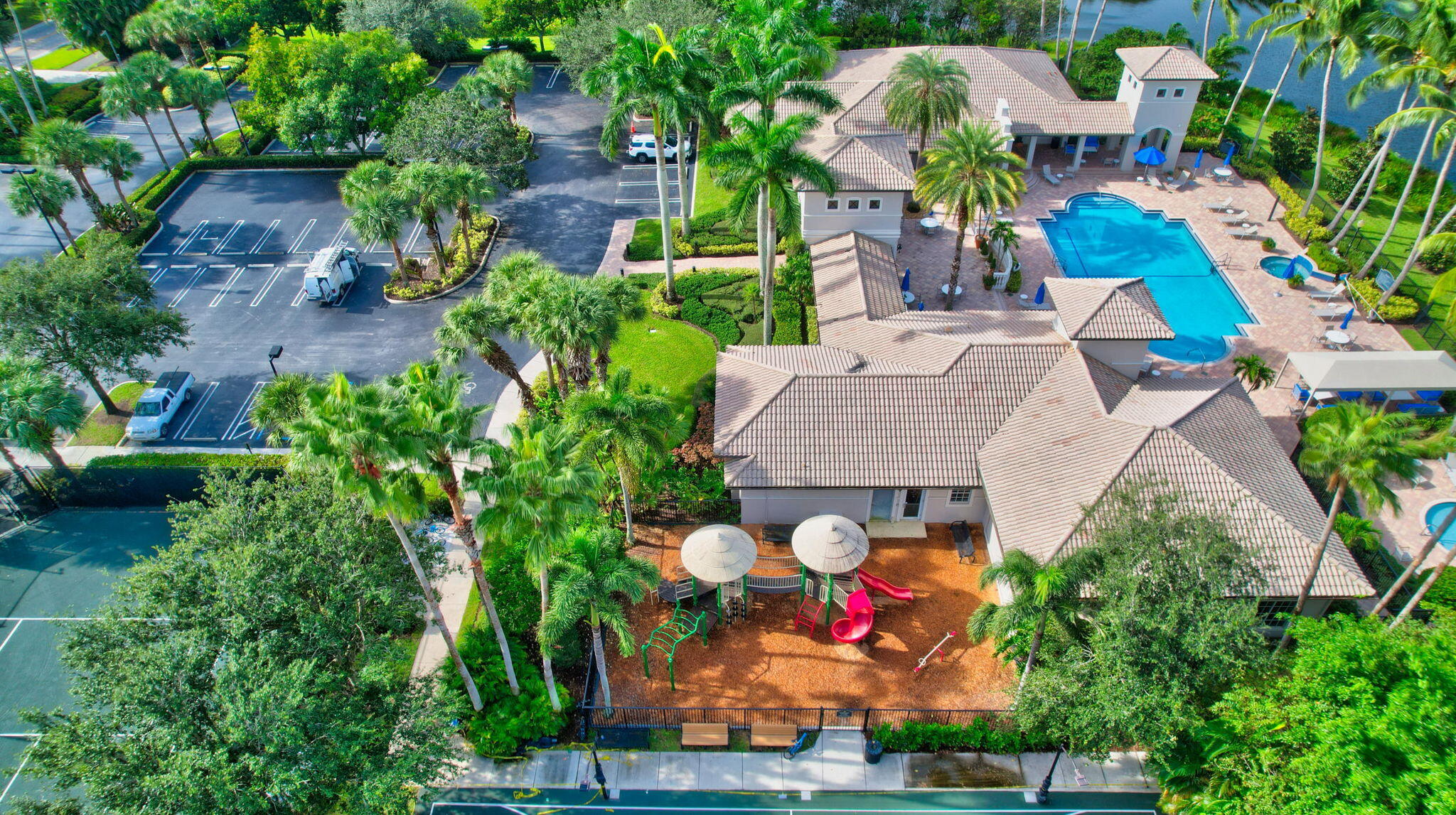 SATURNIA ISLES - Residential Lease