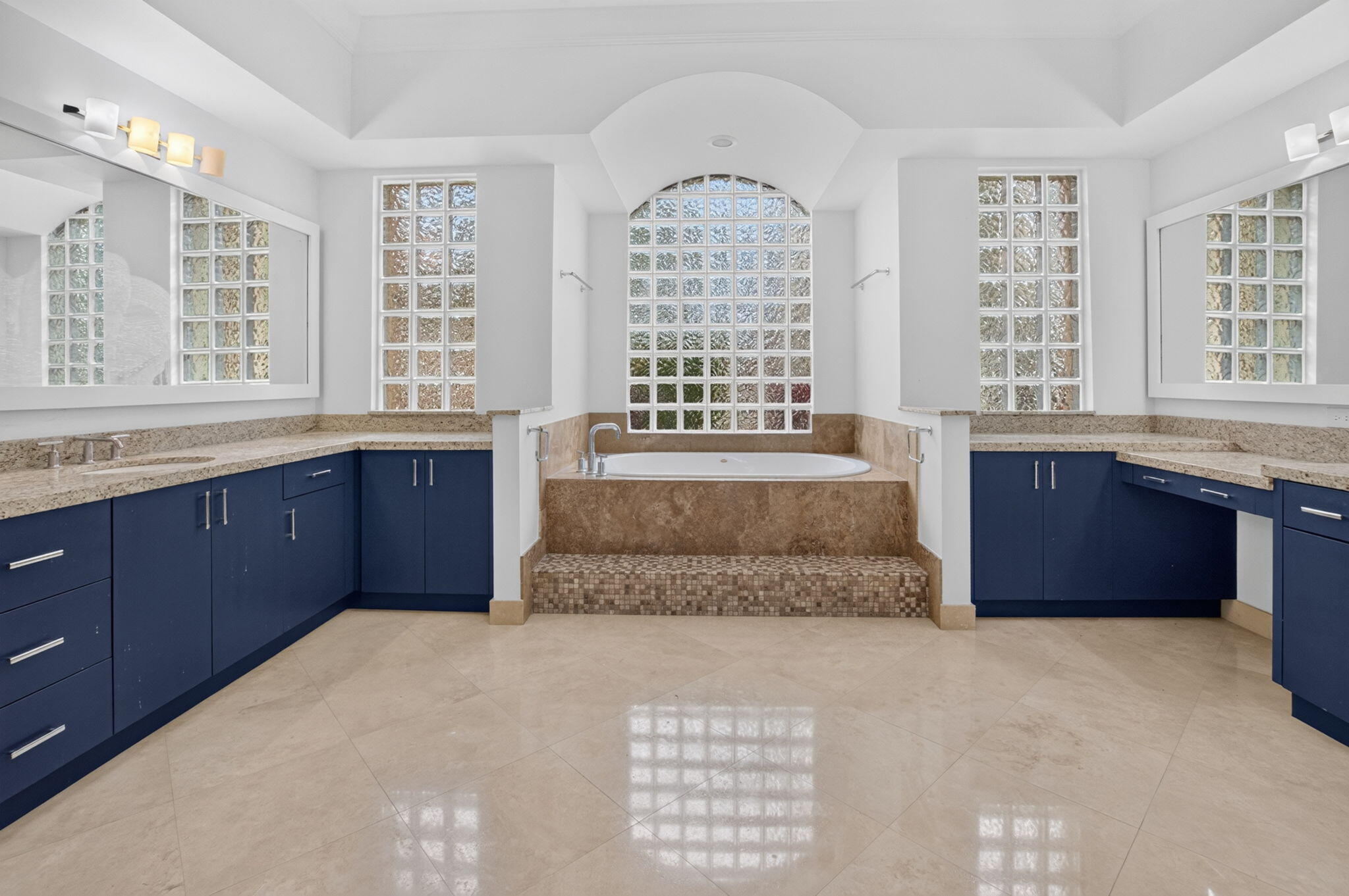 SATURNIA ISLES - Residential Lease