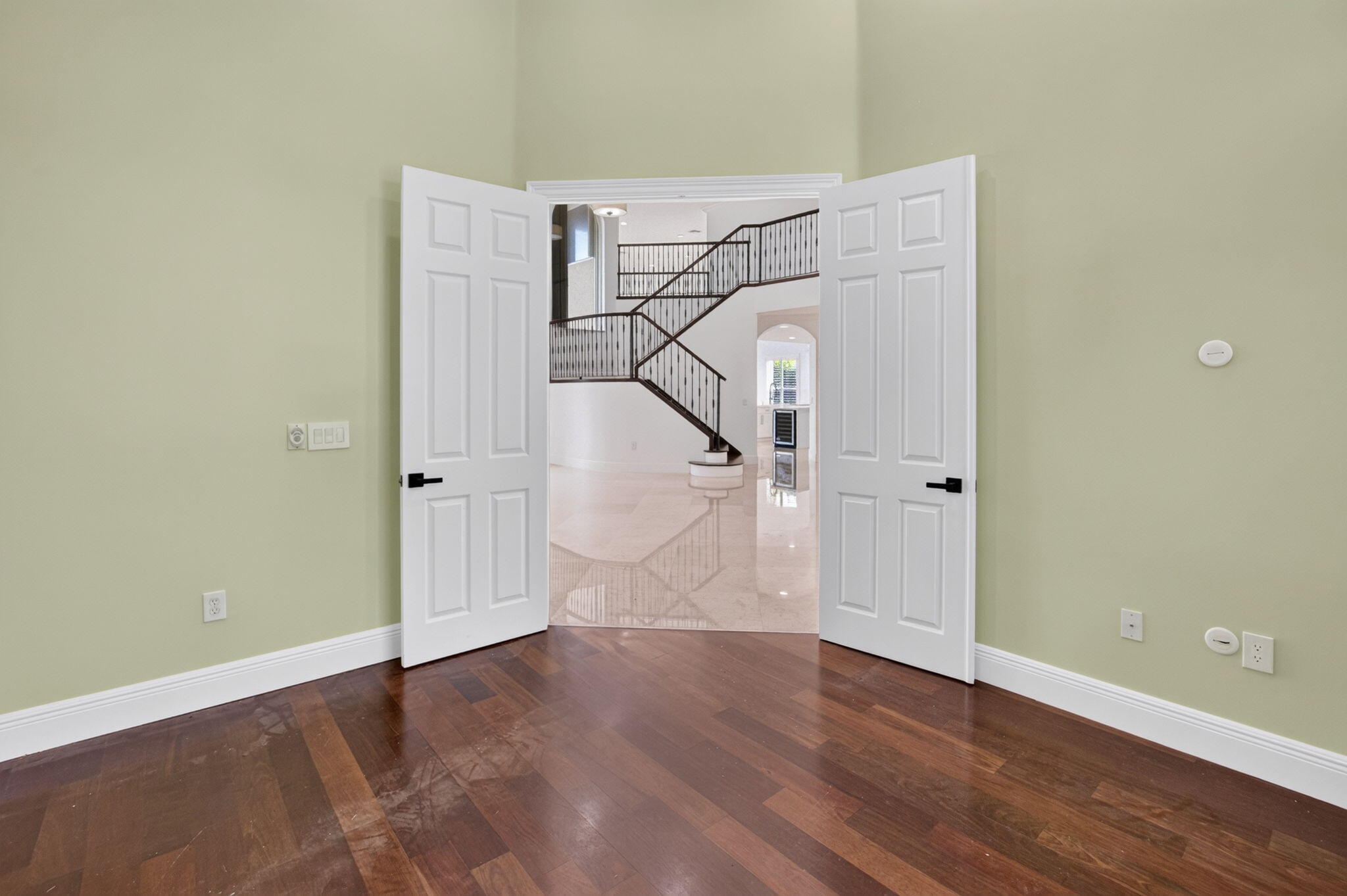 SATURNIA ISLES - Residential Lease