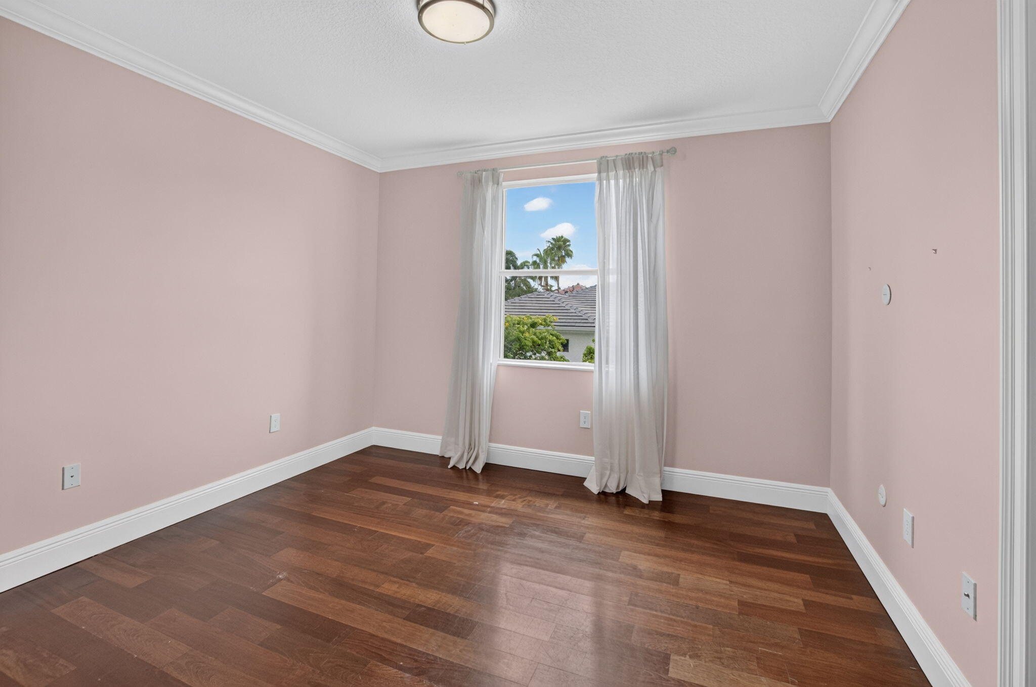 SATURNIA ISLES - Residential Lease