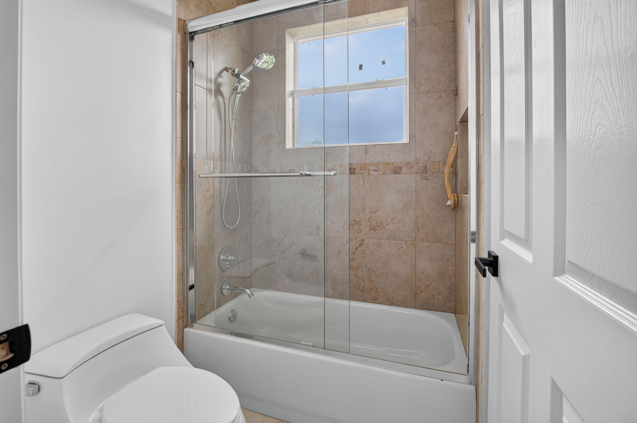 SATURNIA ISLES - Residential Lease