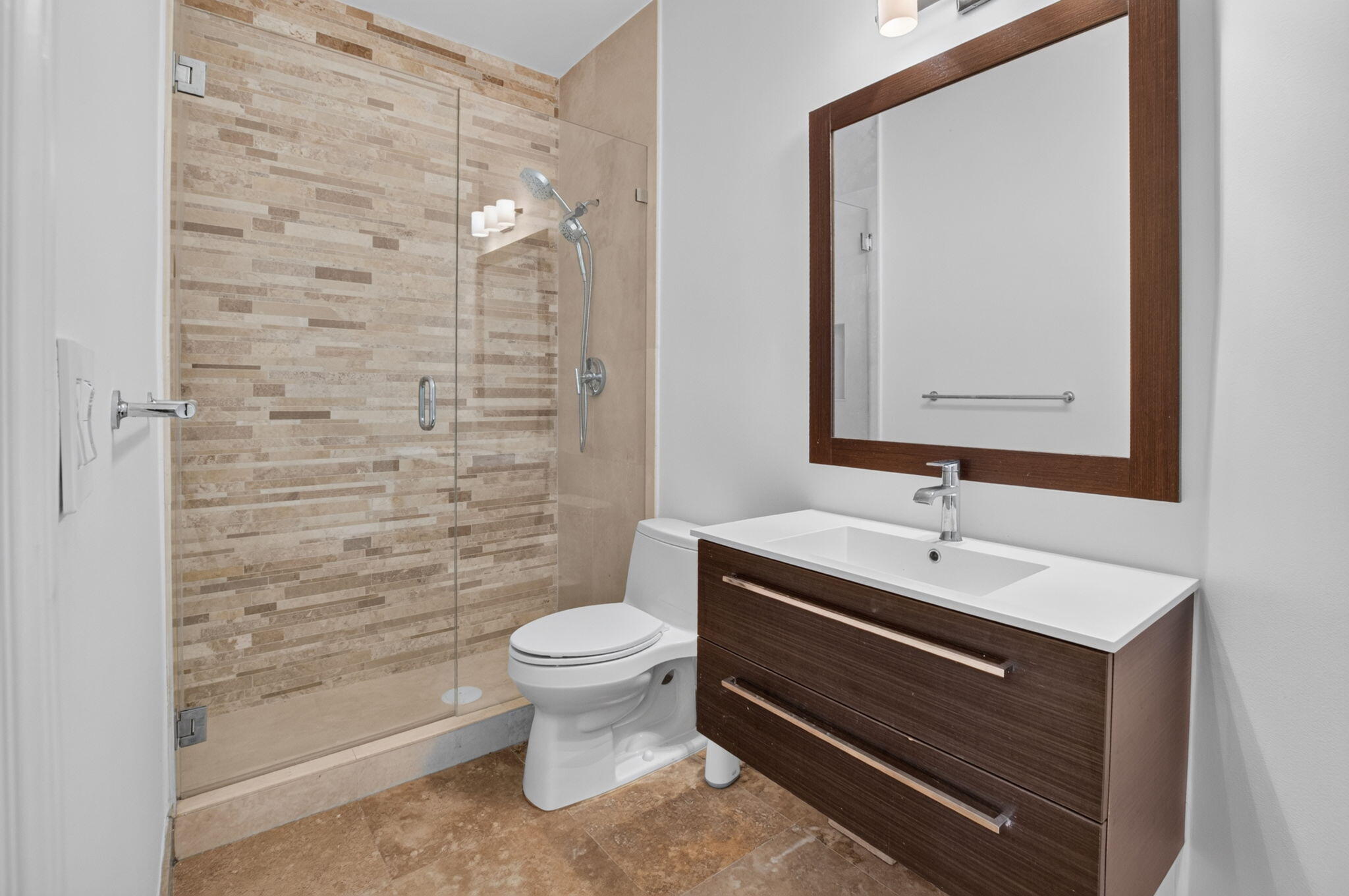 SATURNIA ISLES - Residential Lease