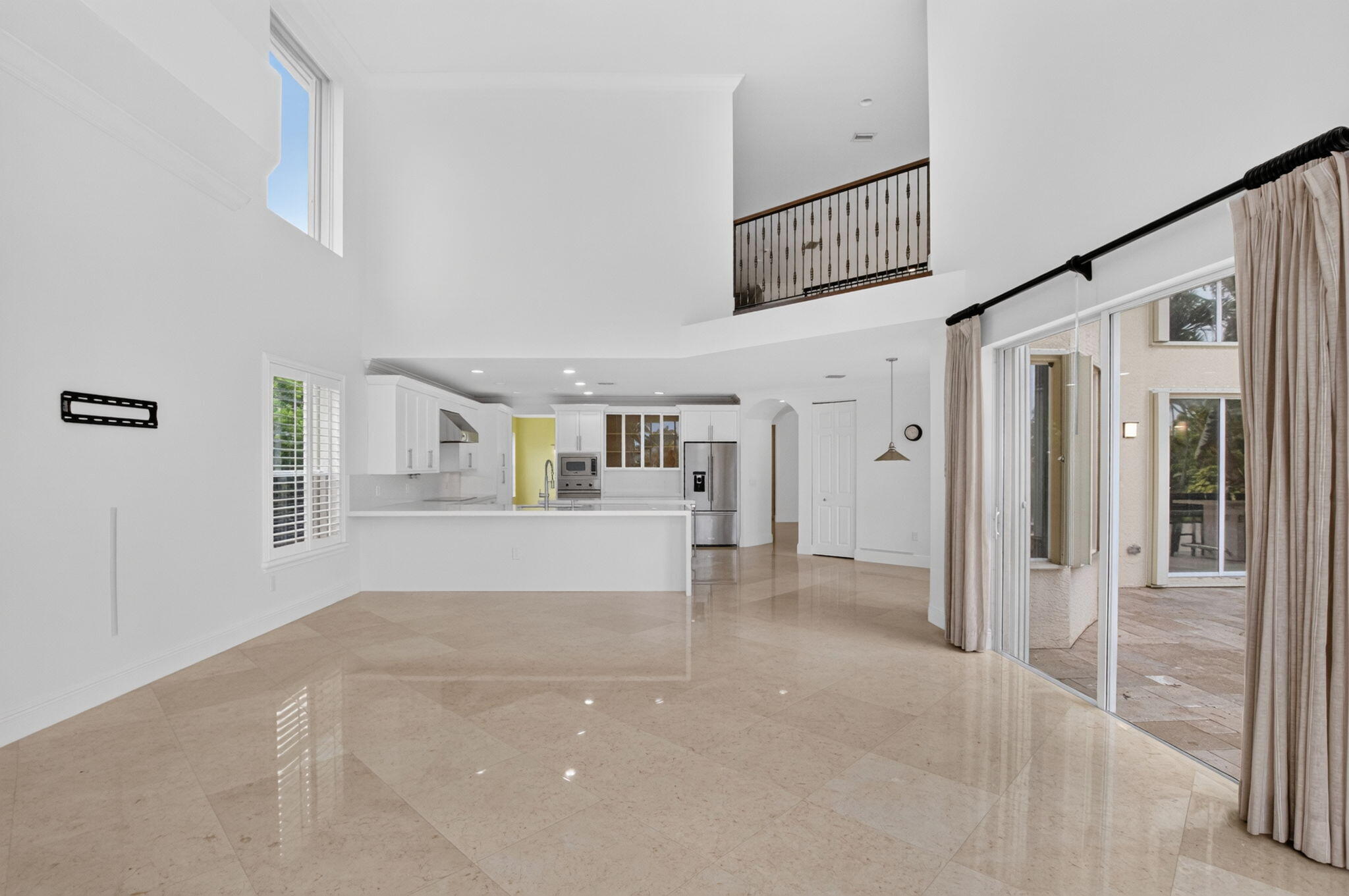SATURNIA ISLES - Residential Lease