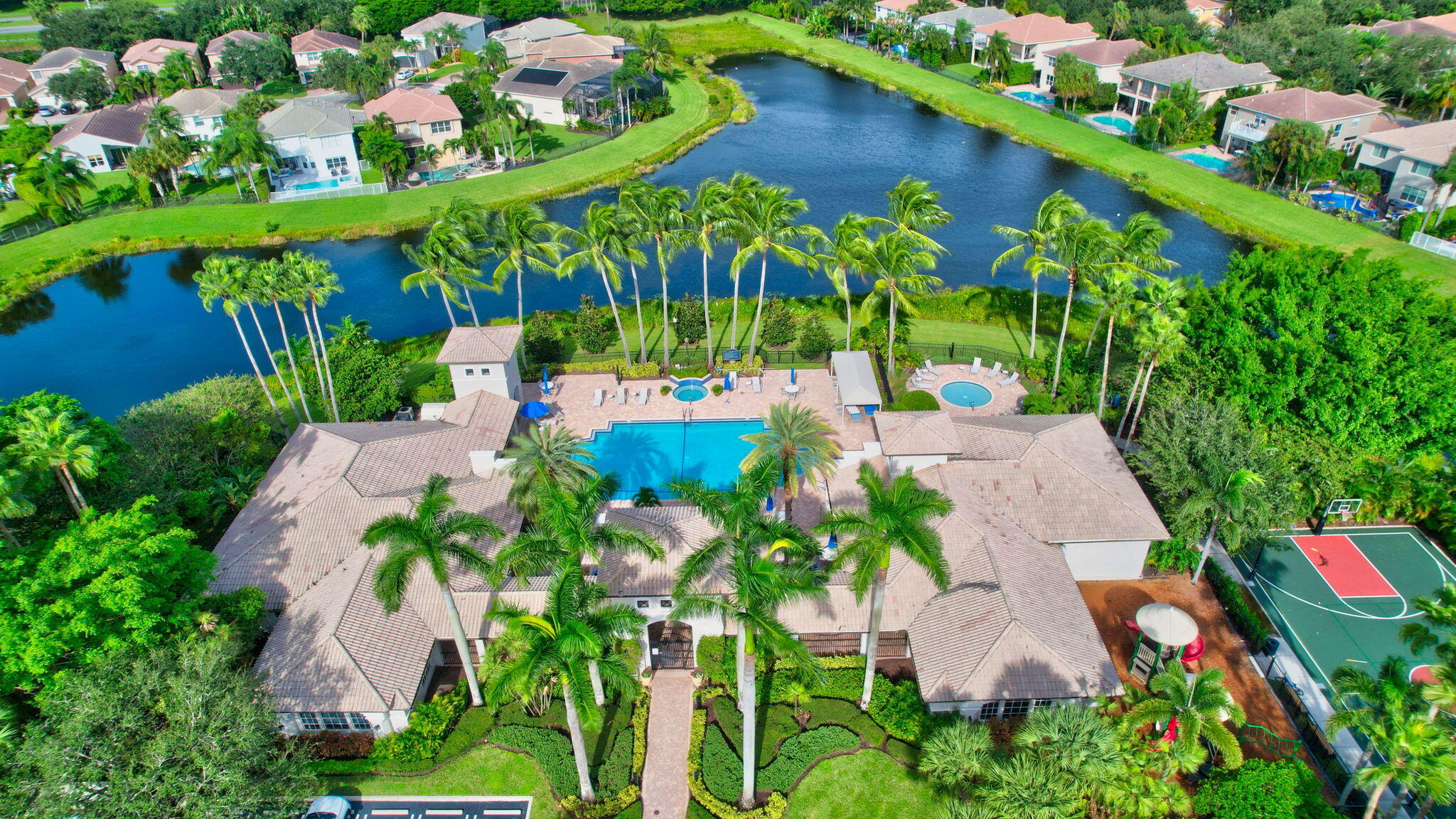 SATURNIA ISLES - Residential Lease
