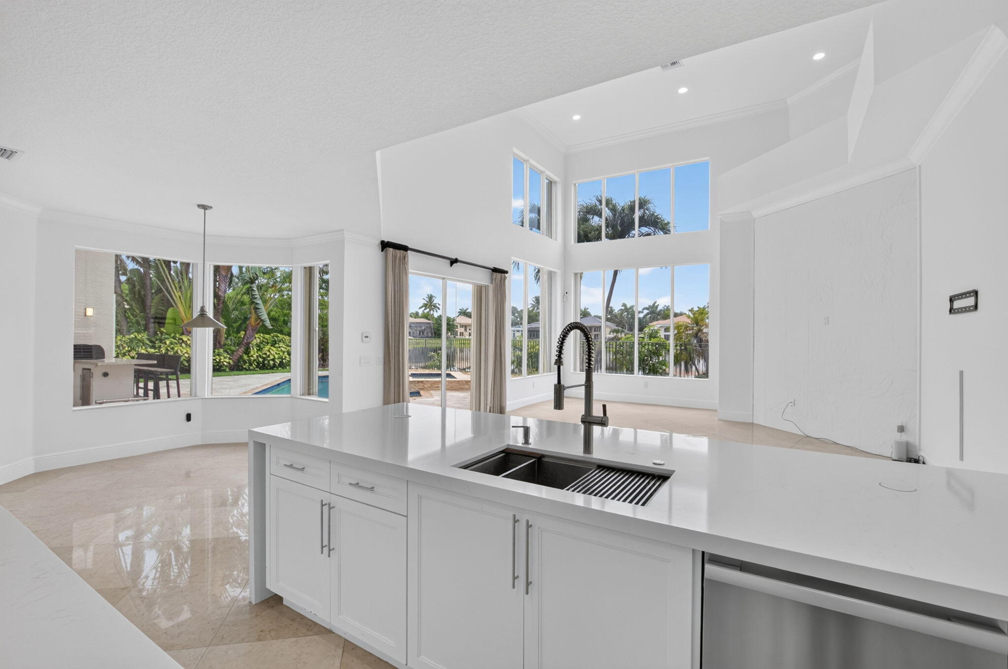 SATURNIA ISLES - Residential Lease