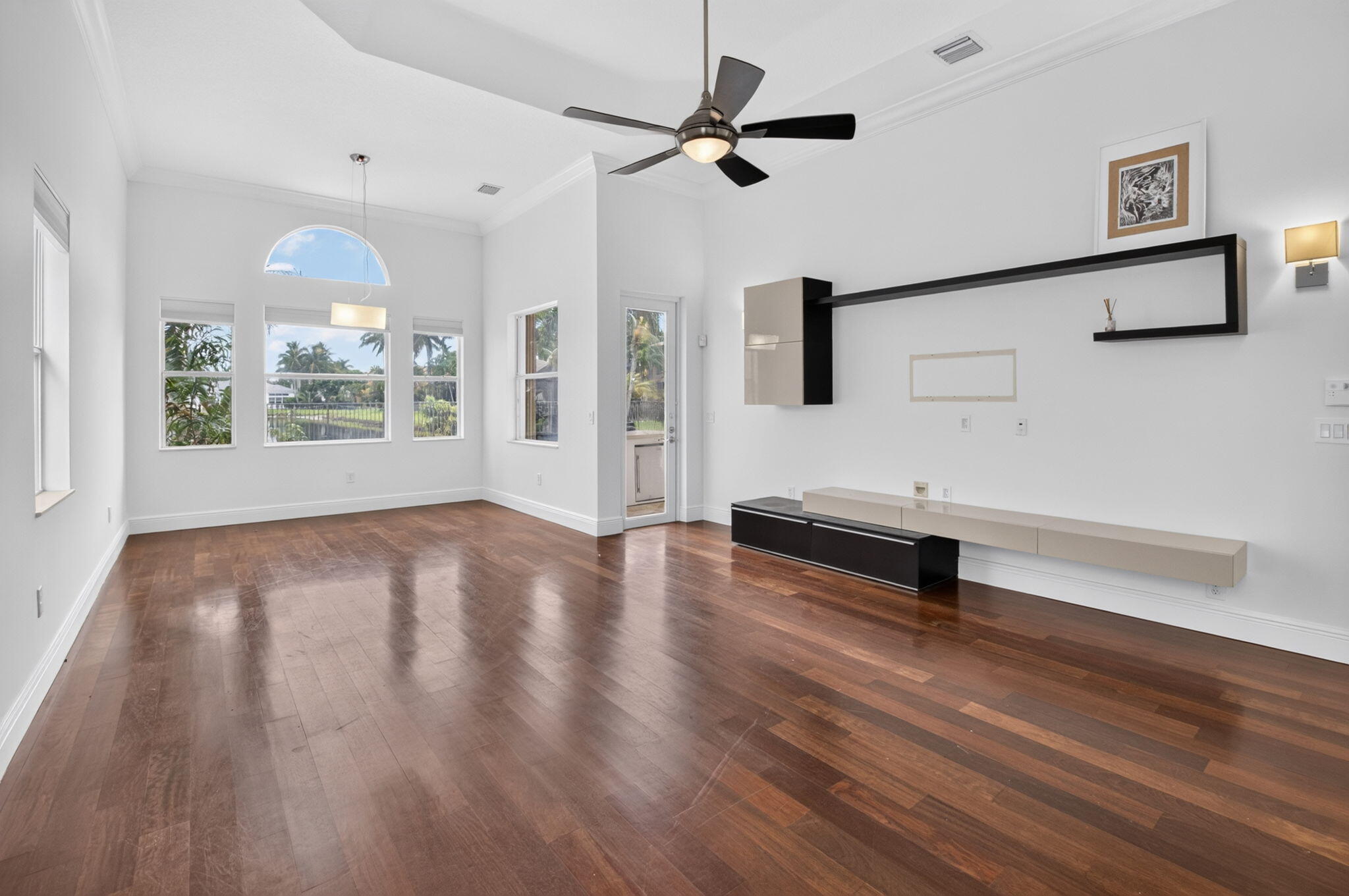 SATURNIA ISLES - Residential Lease
