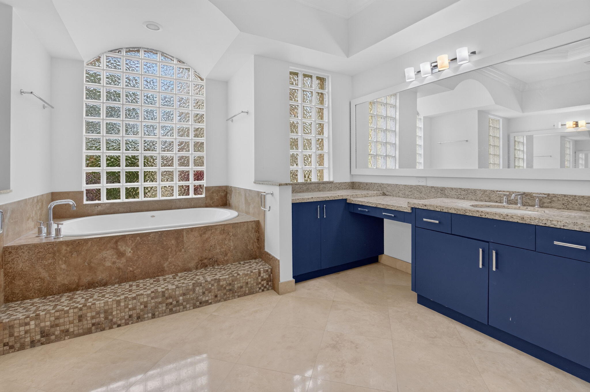 SATURNIA ISLES - Residential Lease