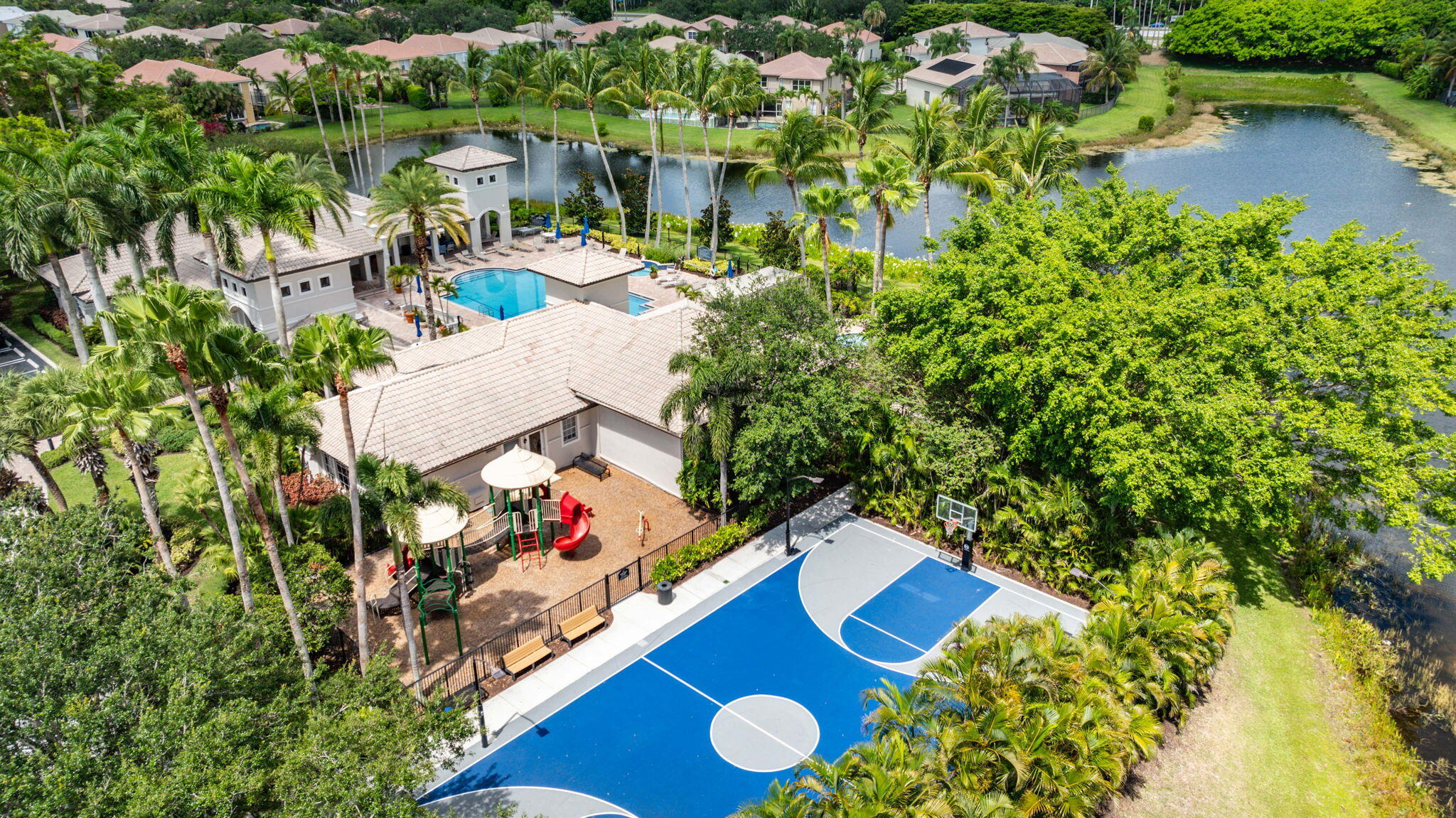 SATURNIA ISLES - Residential Lease