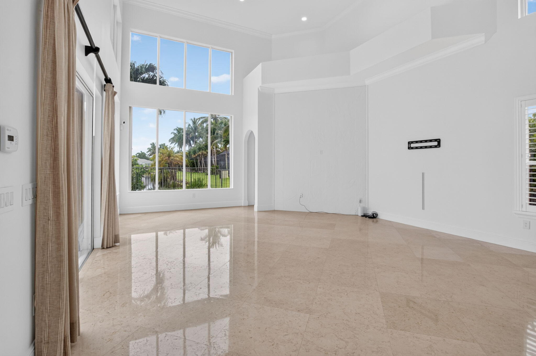SATURNIA ISLES - Residential Lease
