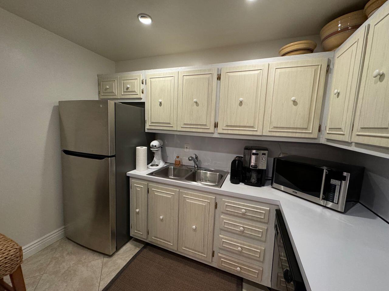 BAY COLONY CLUB CONDO - Residential Lease