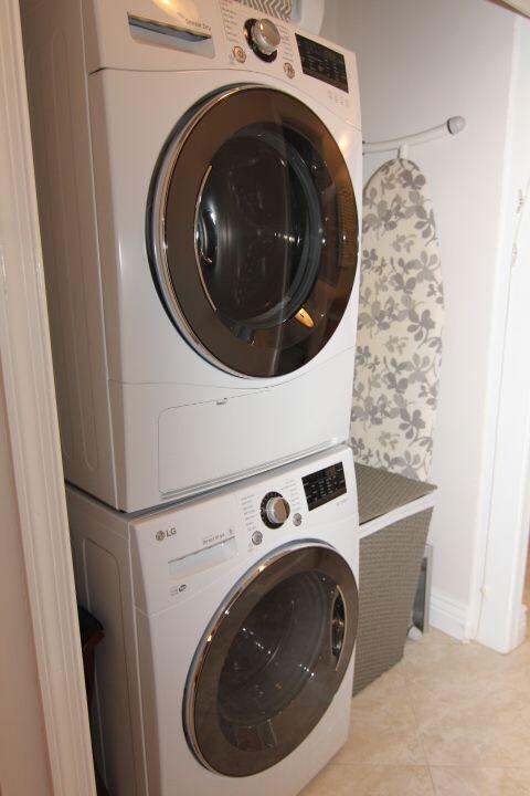 BAY COLONY CLUB CONDO - Residential Lease