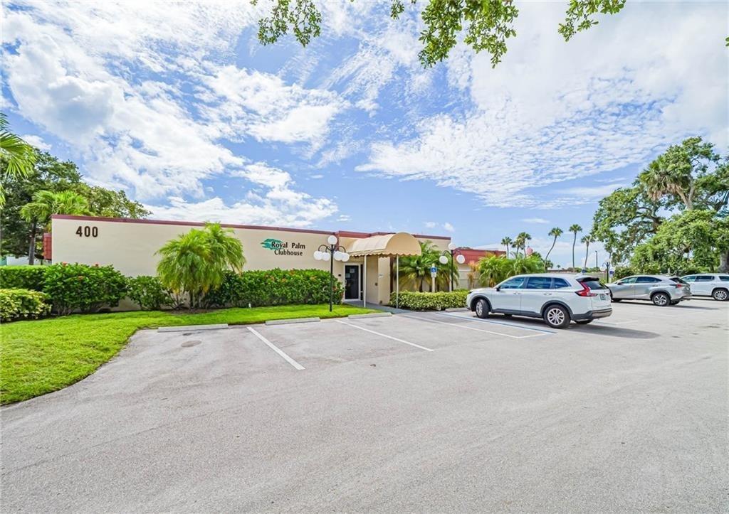 VISTA ROYALE PHASE IV BLDGS 83-111 - Residential