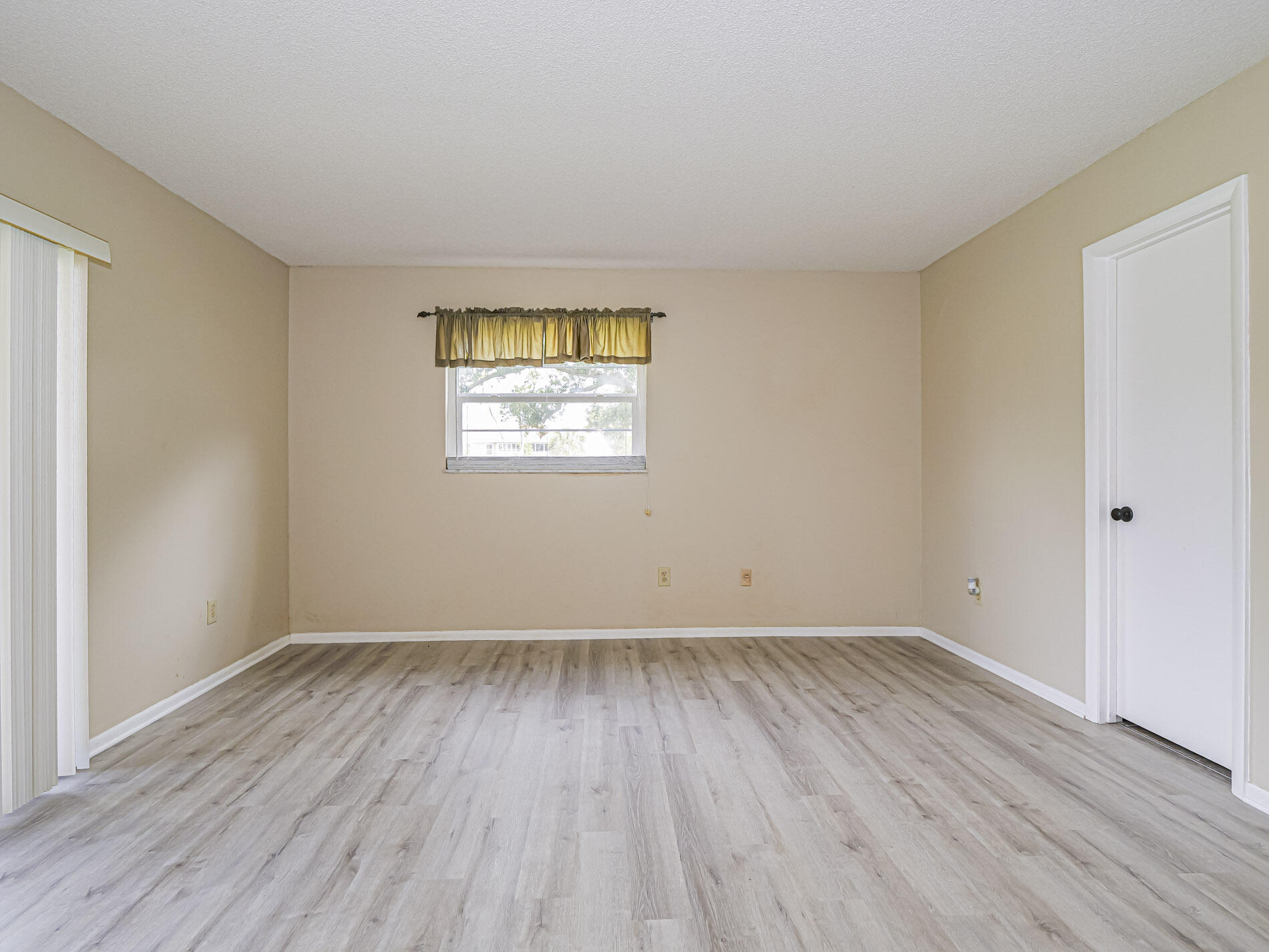 VISTA ROYALE PHASE IV BLDGS 83-111 - Residential