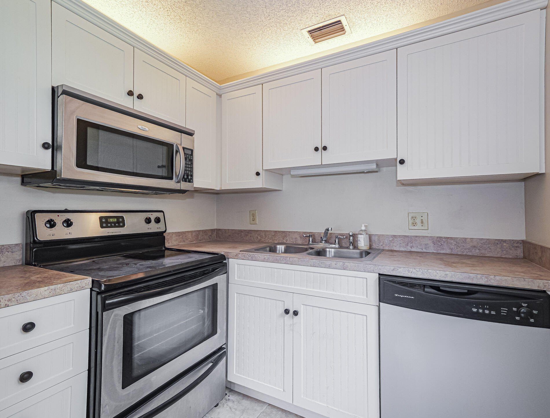 VISTA ROYALE PHASE IV BLDGS 83-111 - Residential