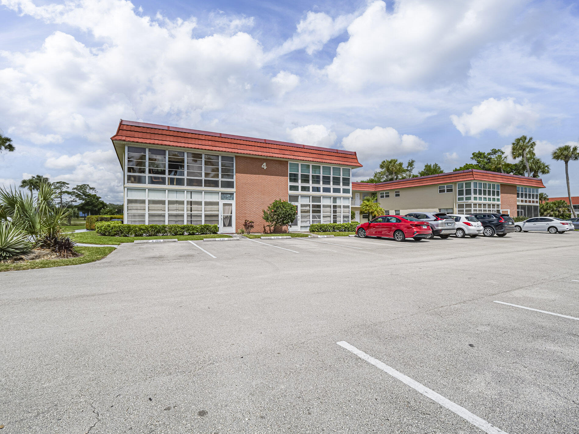 VISTA ROYALE PHASE IV BLDGS 83-111 - Residential