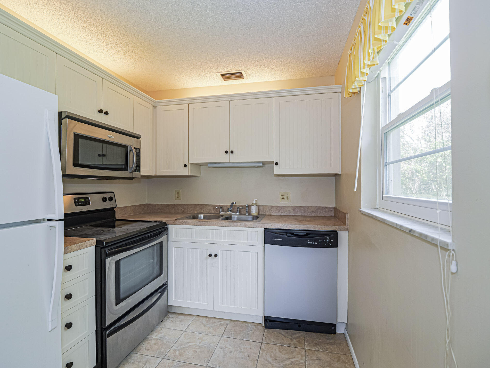 VISTA ROYALE PHASE IV BLDGS 83-111 - Residential