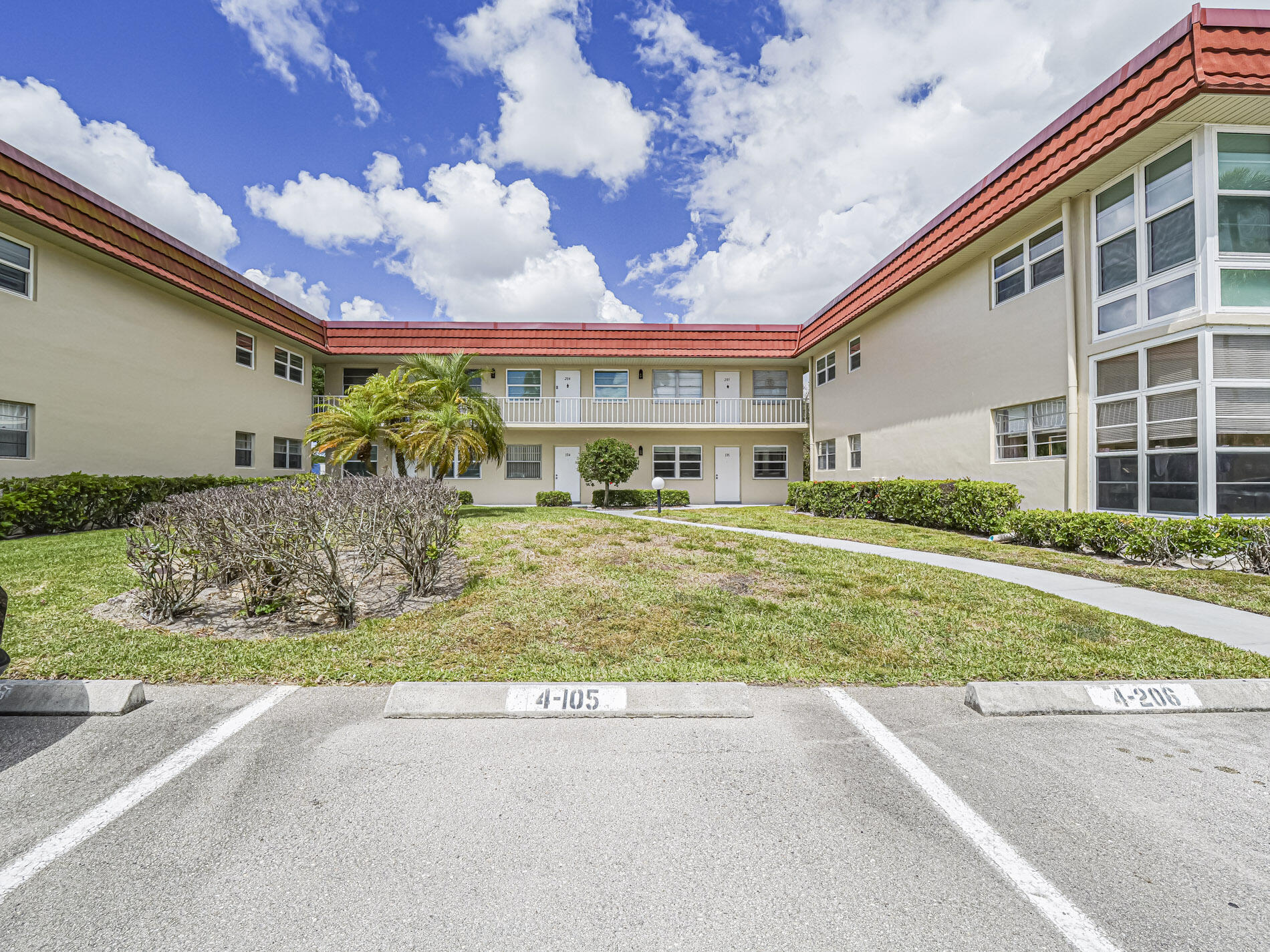 VISTA ROYALE PHASE IV BLDGS 83-111 - Residential