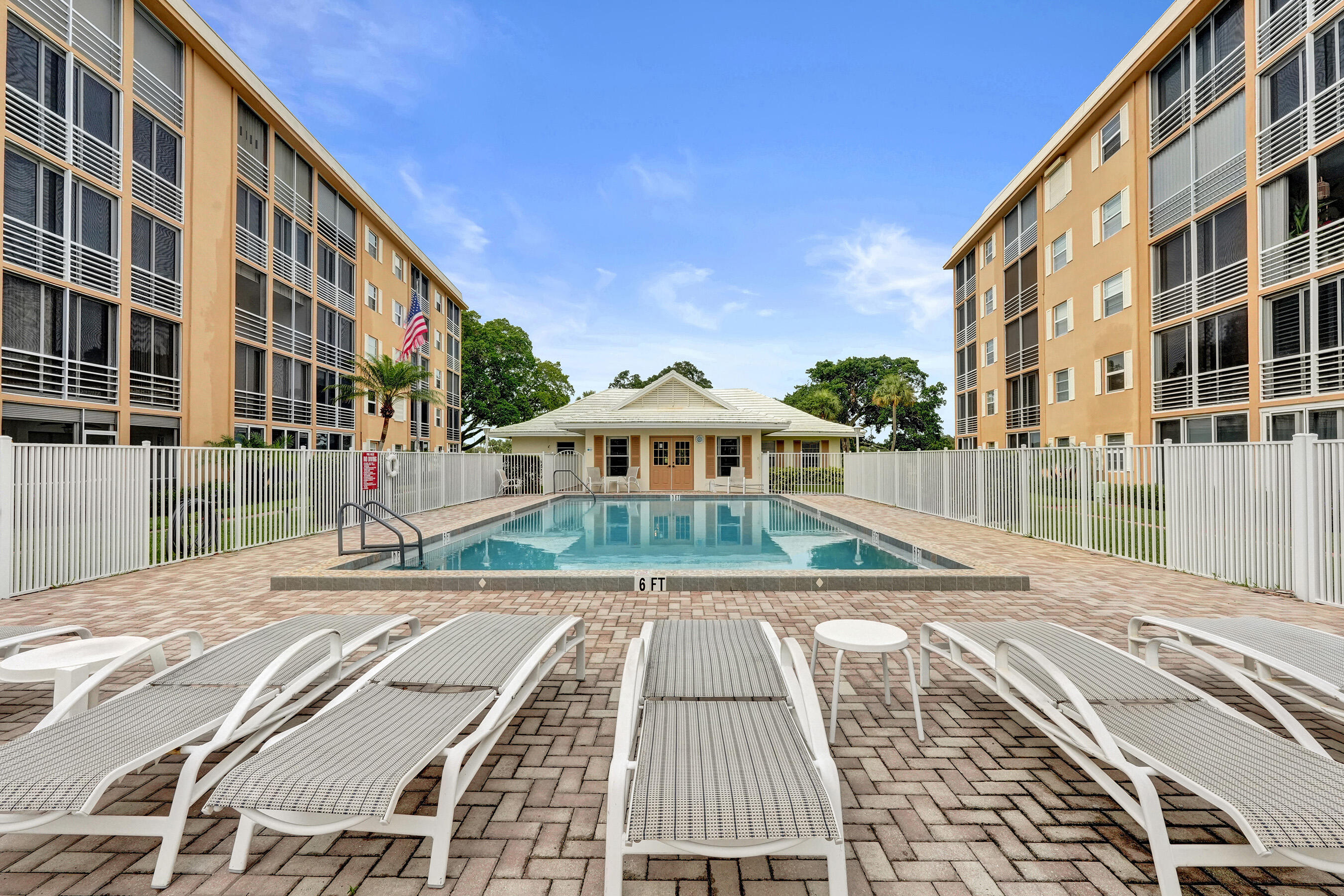 WATERWAY EAST CONDOS - Residential