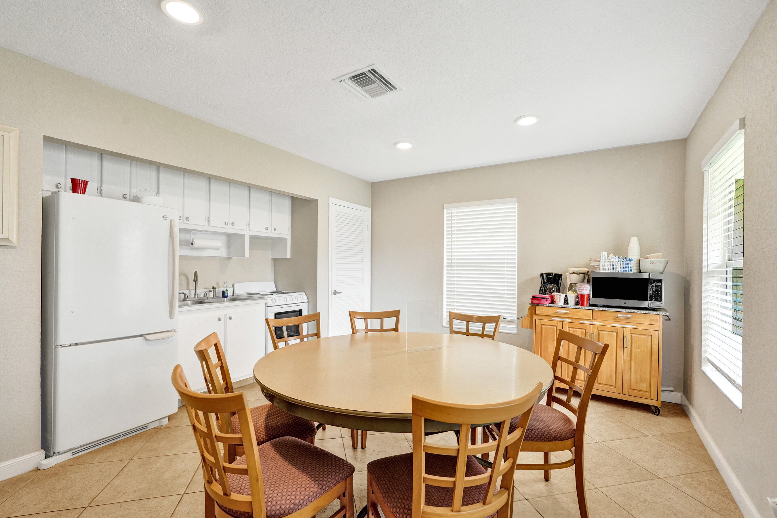 WATERWAY EAST CONDOS - Residential