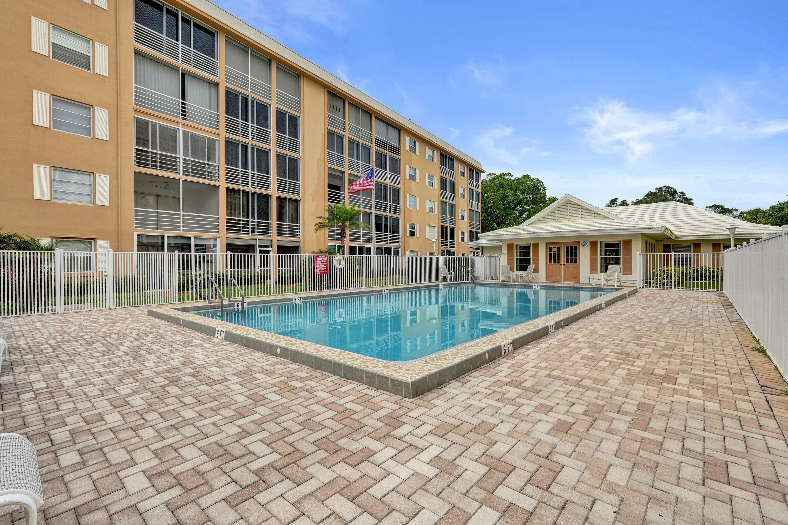 WATERWAY EAST CONDOS - Residential