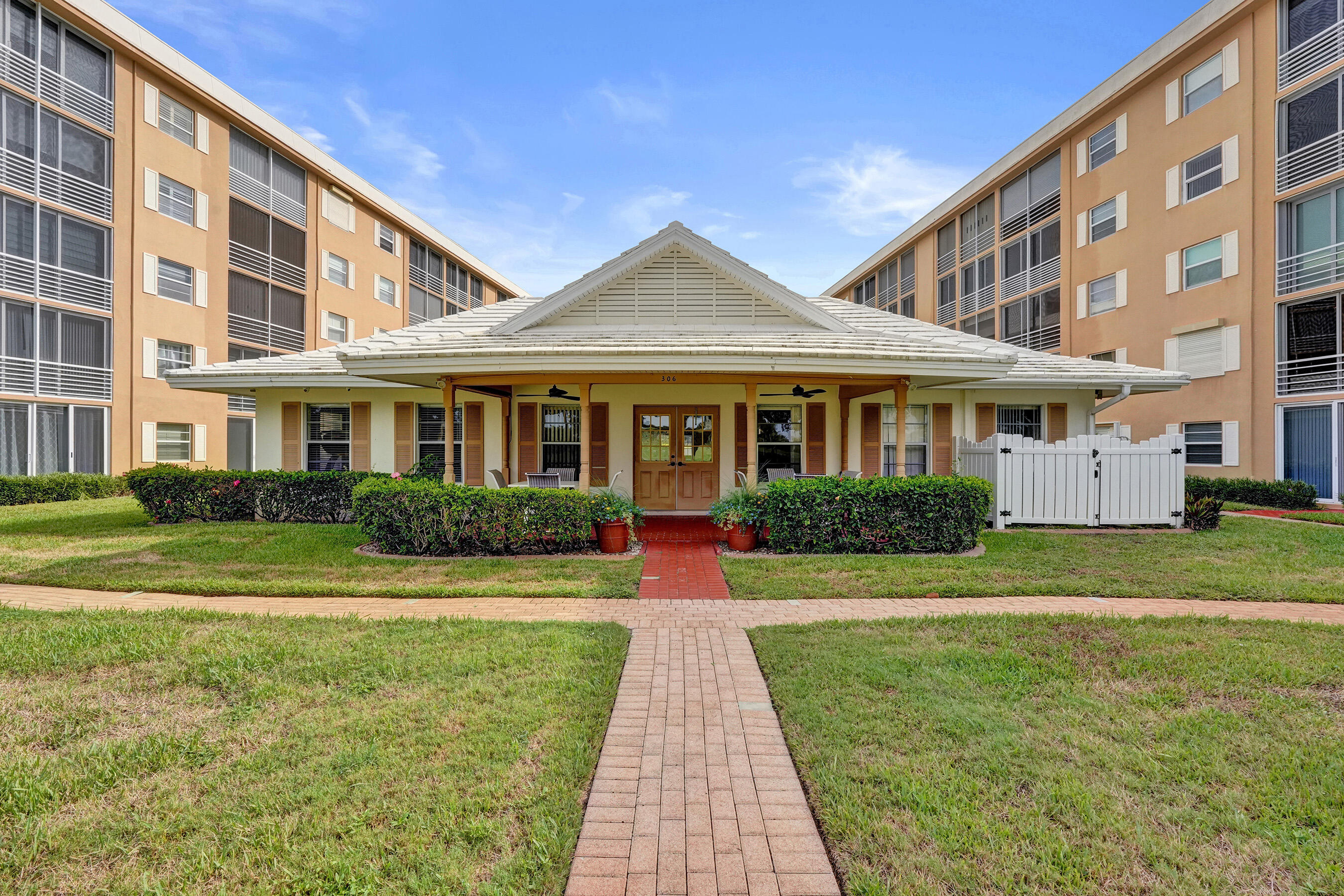 WATERWAY EAST CONDOS - Residential