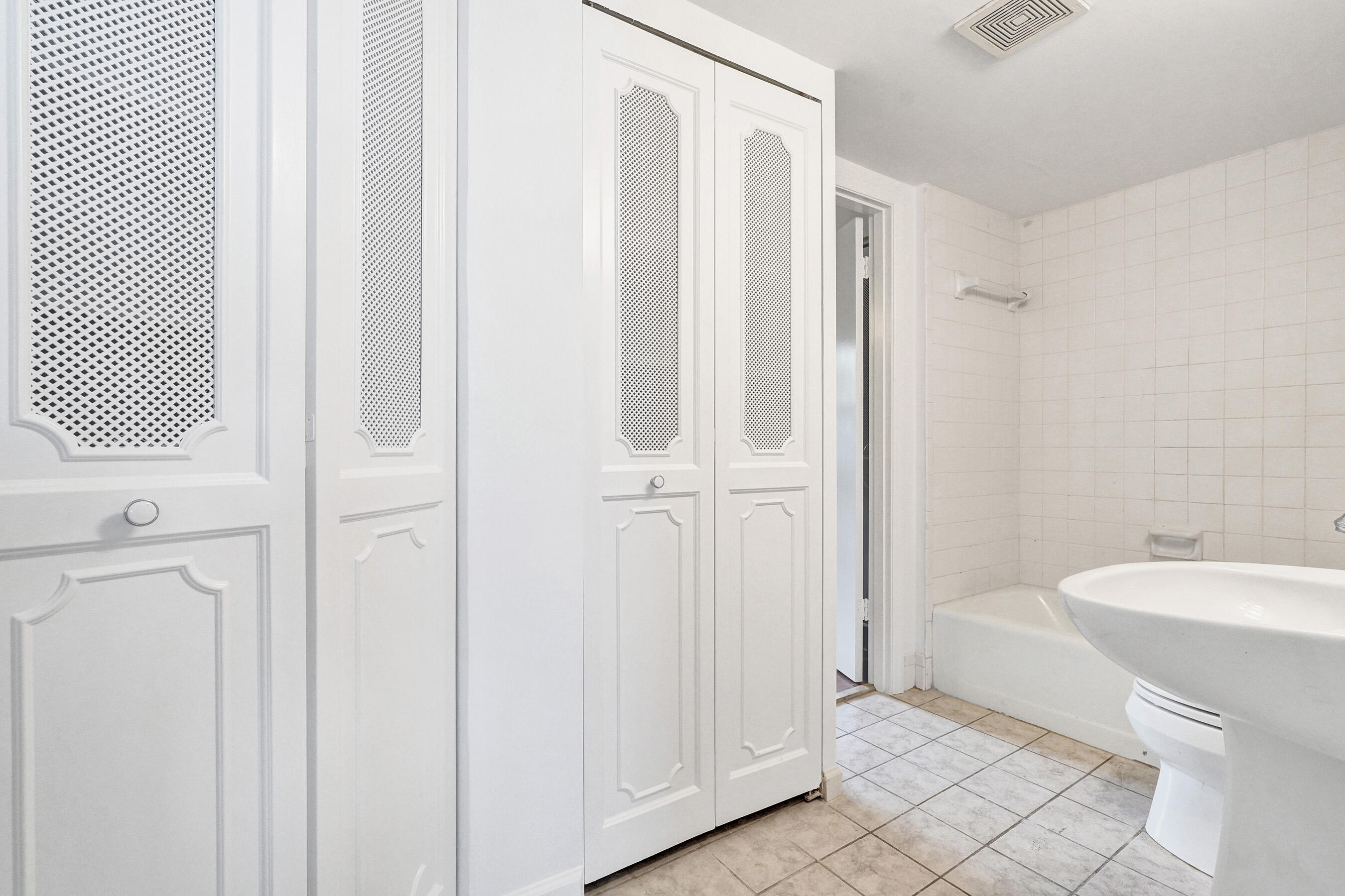 WATERWAY EAST CONDOS - Residential