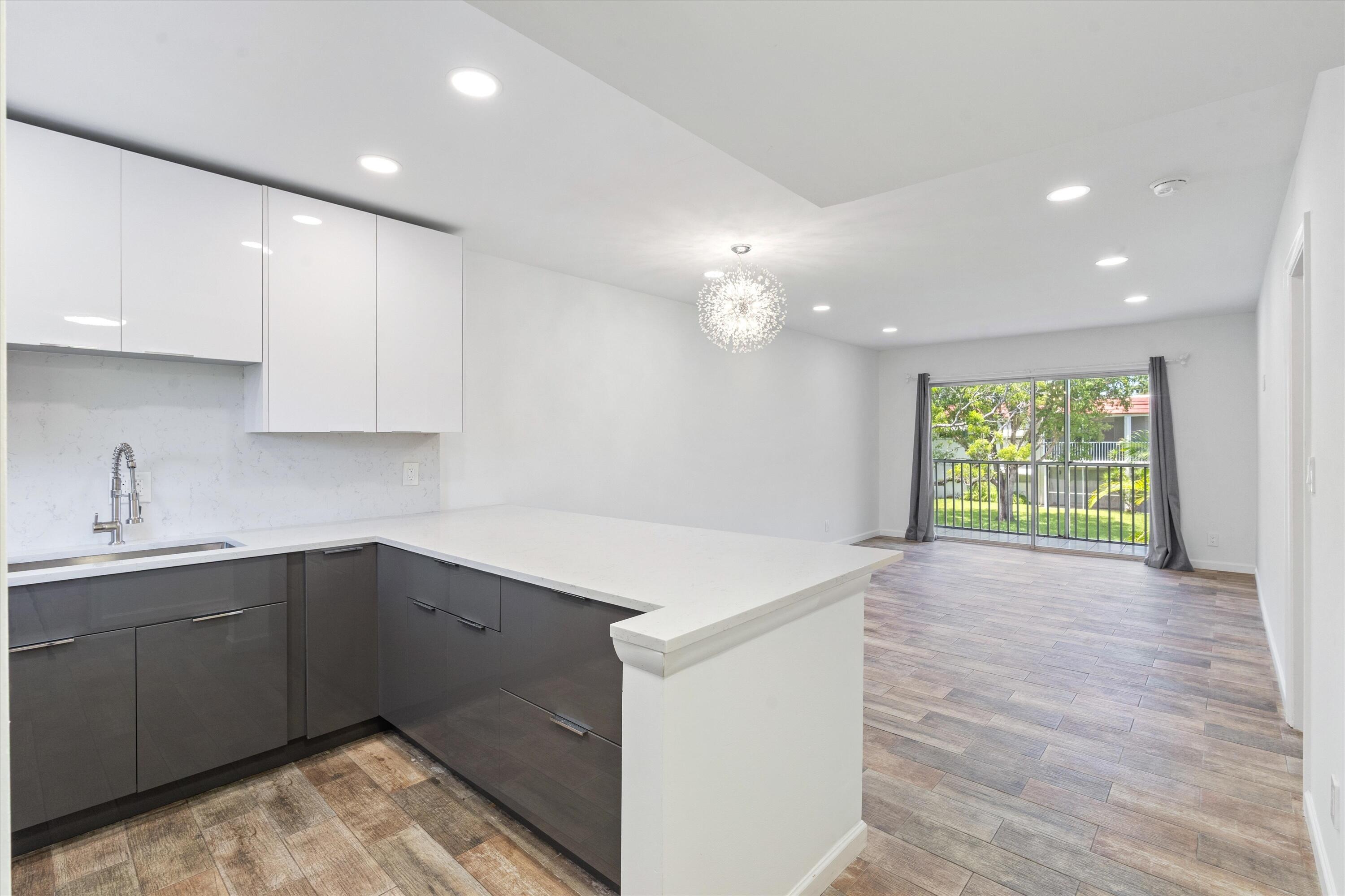 REGIS HOUSE CONDO - Residential