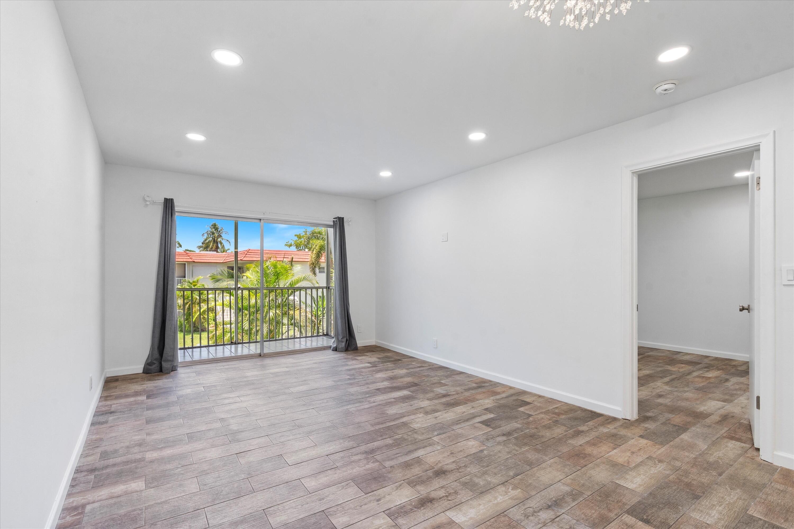 REGIS HOUSE CONDO - Residential