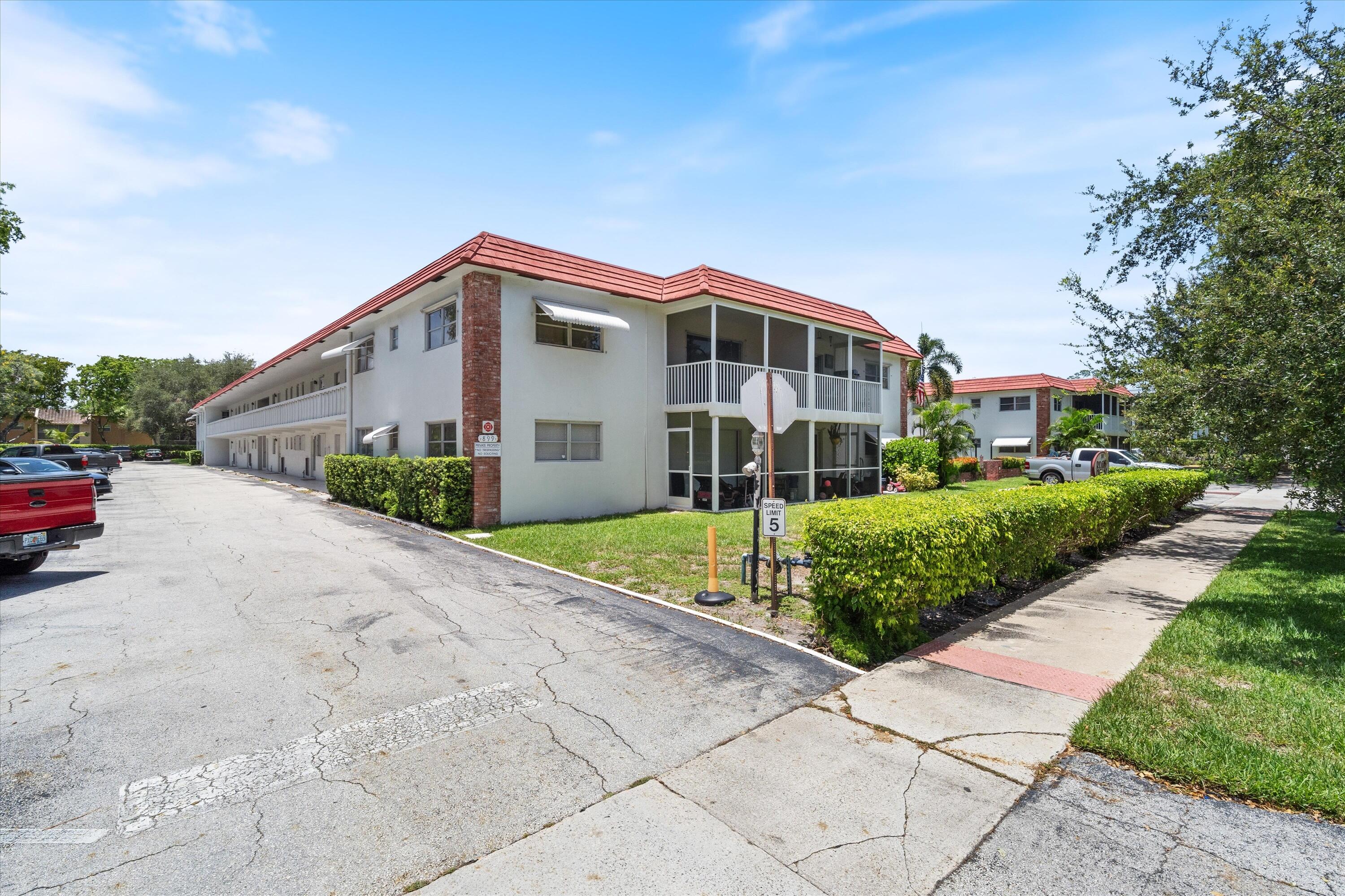 All ages welcome to this great unit in Deerfield Beach.  Tastefully renovated and updated with newer appliances, overhead lighting.  New bathroom, new kitchen and on the second floor!