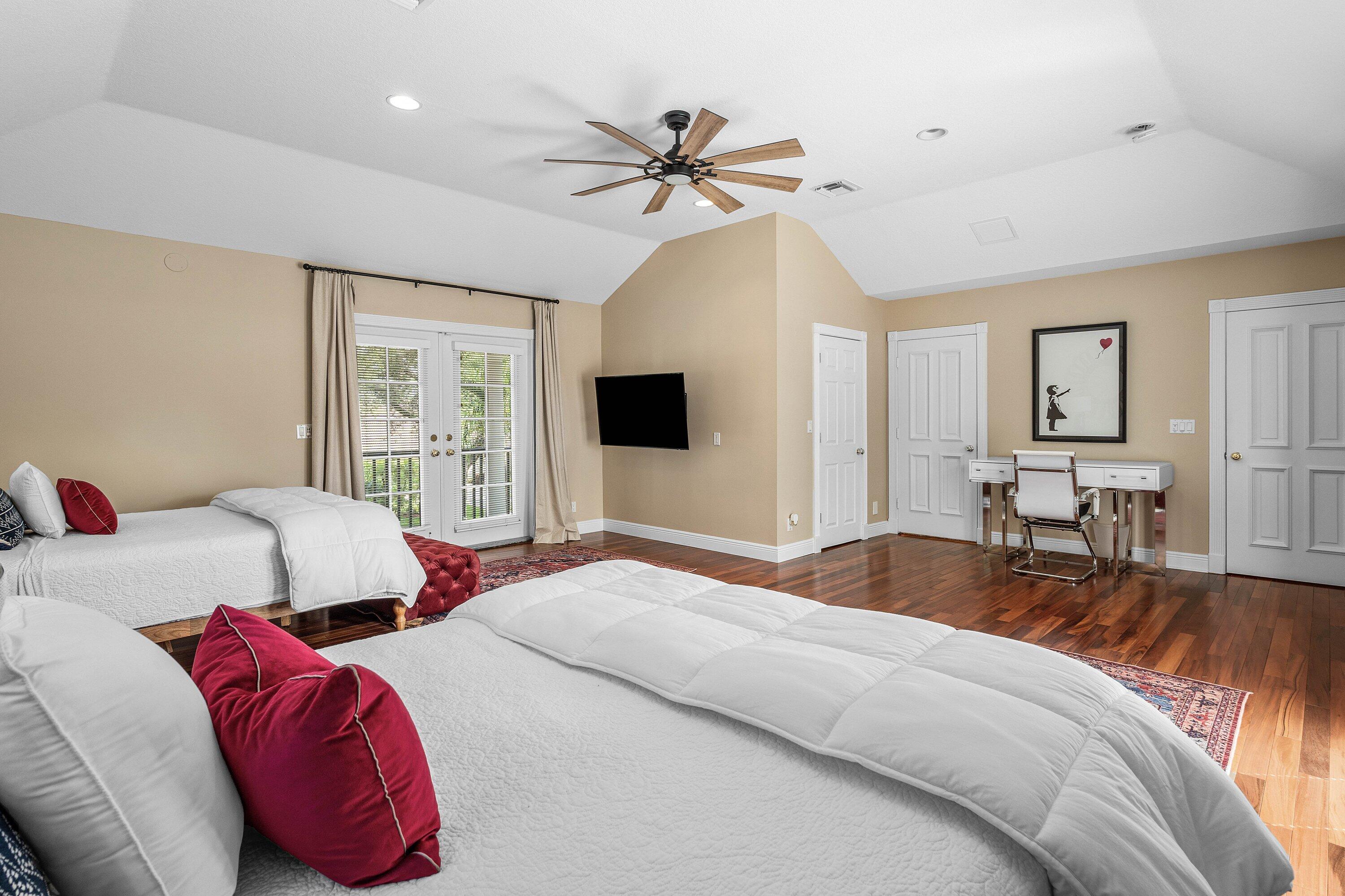 PRESIDENT COUNTRY CLUB 4 - Residential Lease