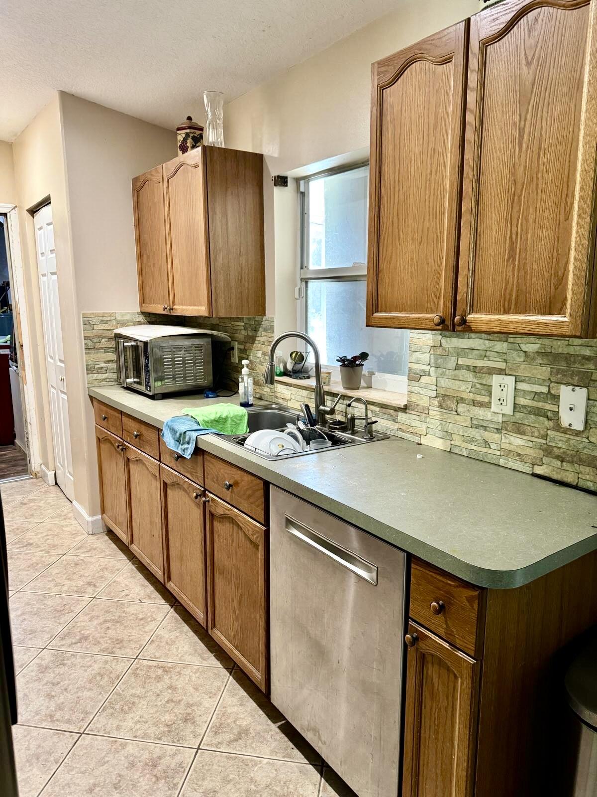13-42-40~N 245.2 FT OF S 500.4 FT OF E 203.3 FT OF - Residential