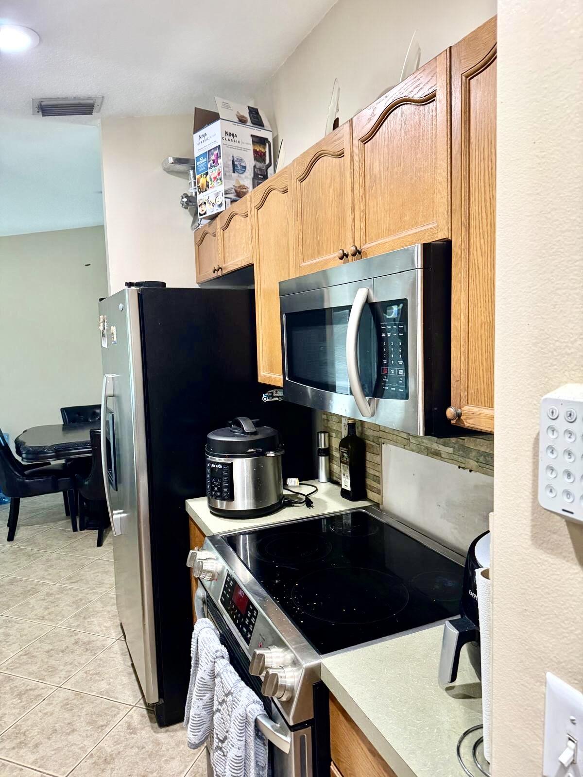 13-42-40~N 245.2 FT OF S 500.4 FT OF E 203.3 FT OF - Residential