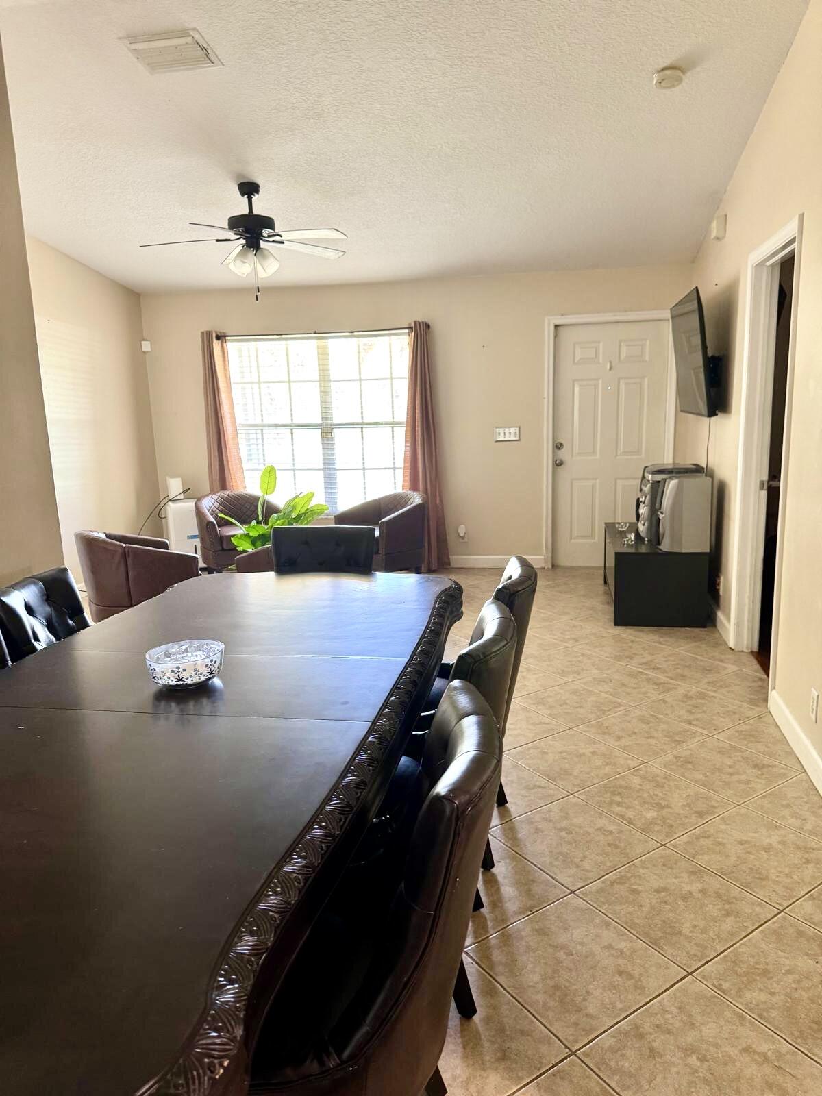 13-42-40~N 245.2 FT OF S 500.4 FT OF E 203.3 FT OF - Residential