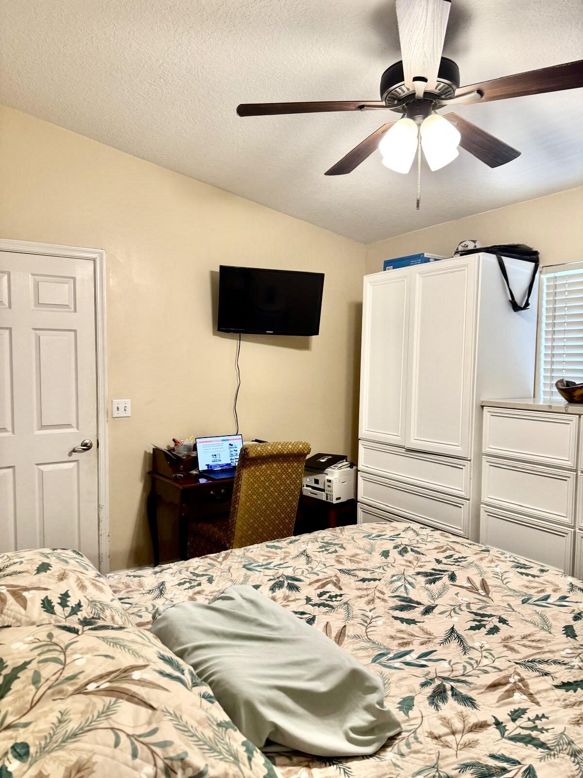 13-42-40~N 245.2 FT OF S 500.4 FT OF E 203.3 FT OF - Residential