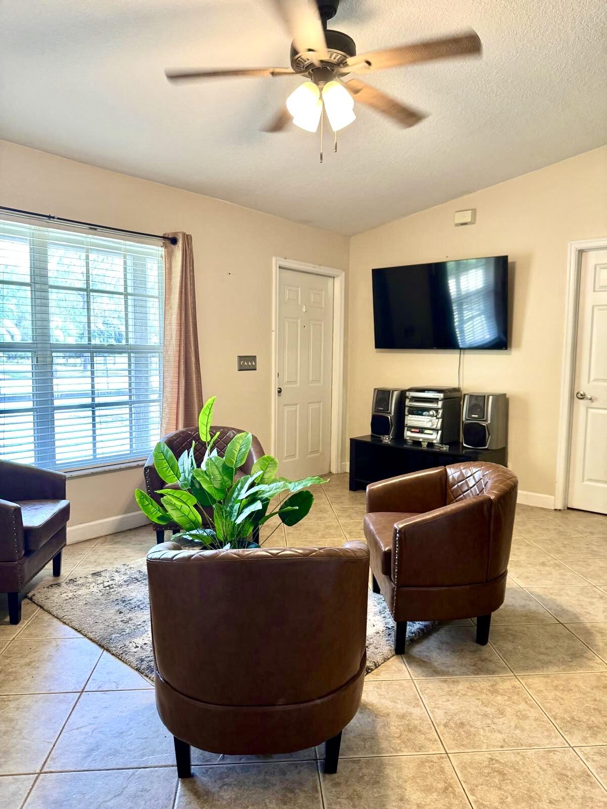 13-42-40~N 245.2 FT OF S 500.4 FT OF E 203.3 FT OF - Residential